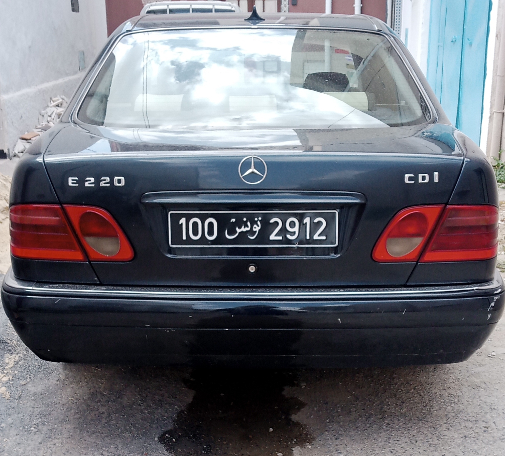 Mercedes 210 - Tunisie