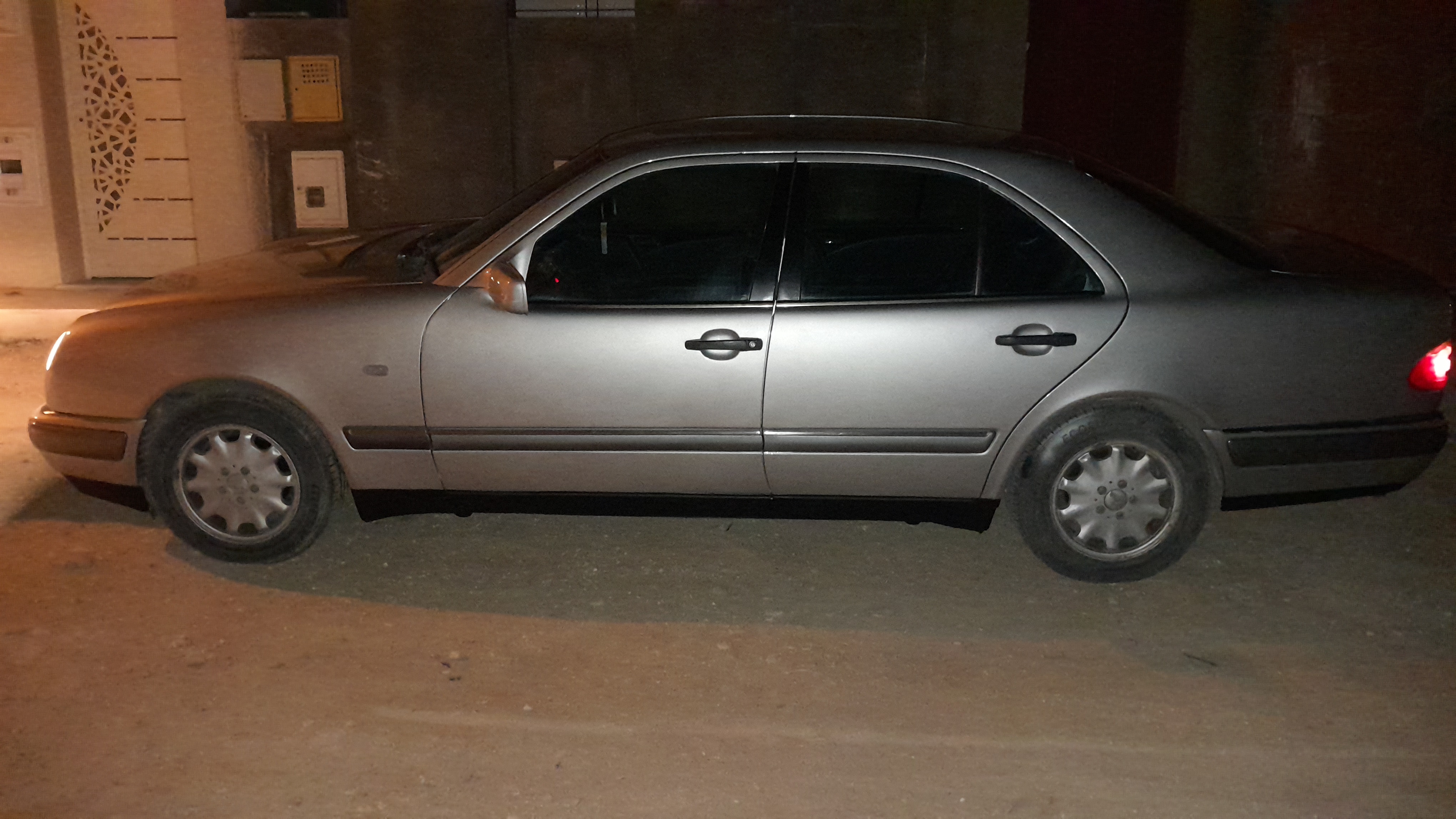 Mercedes E - Tunisie