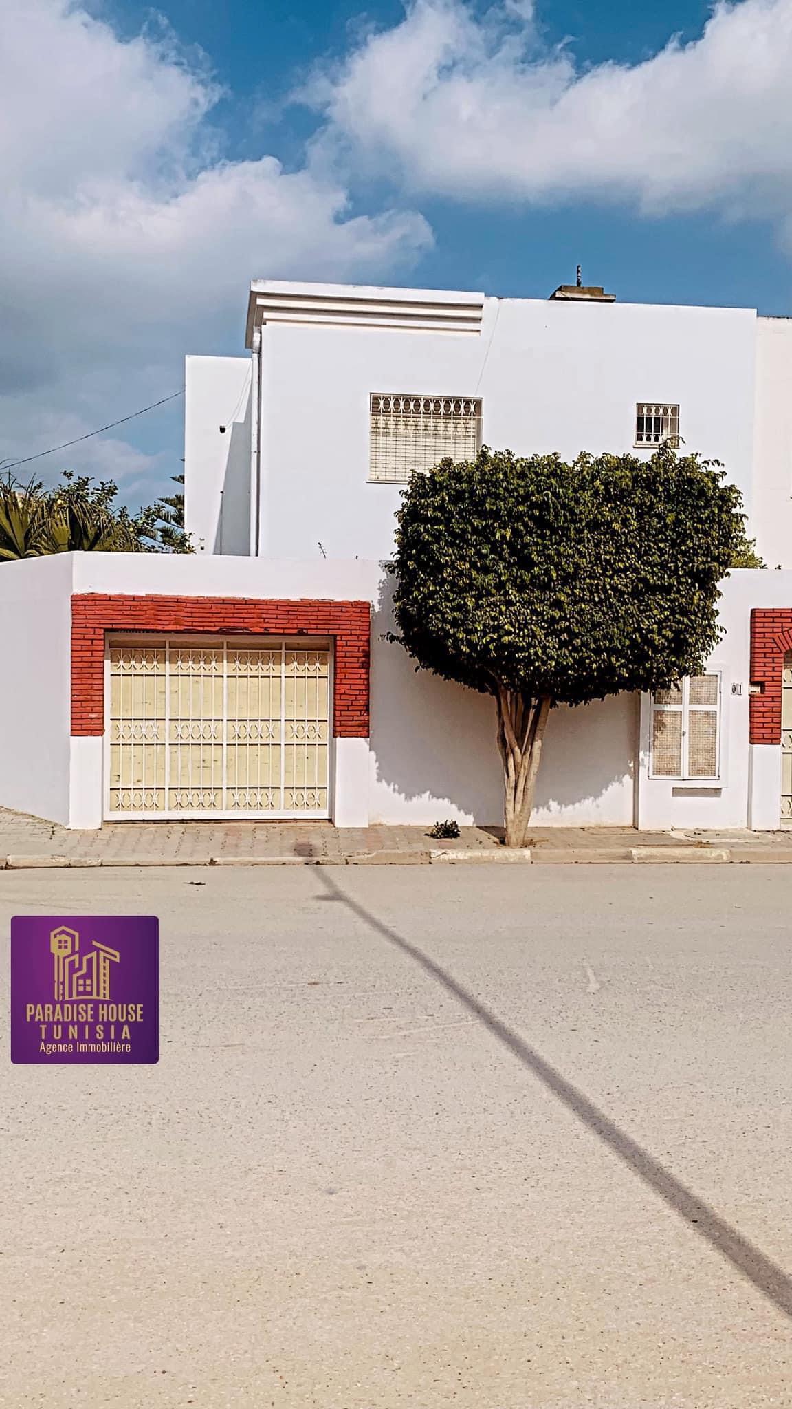 La Marsa Cite Bhar Lazreg Location Maisons Villa avec garage et jardin