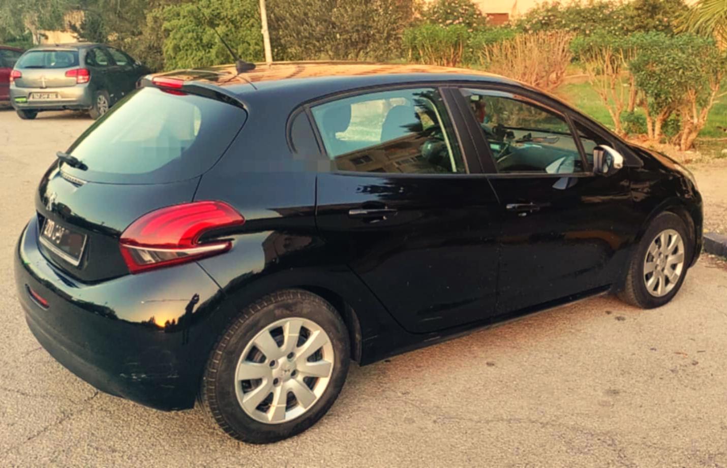 Ariana Ville El Menzah 5 Peugeot 208 Peugeot 208  noir 2019