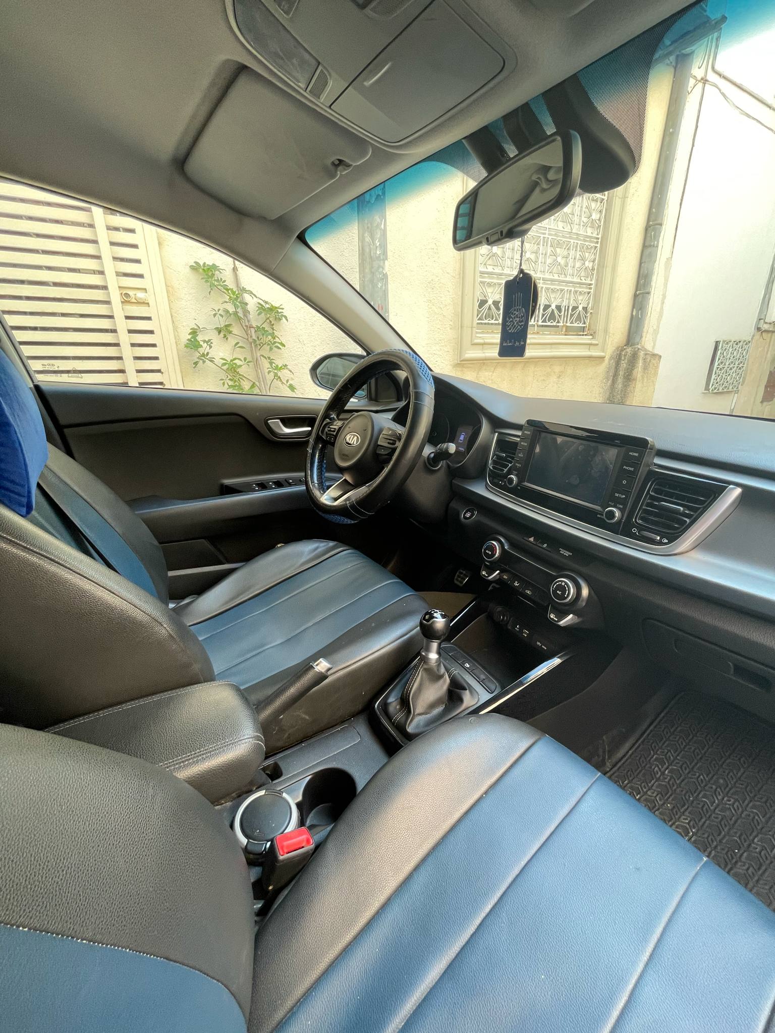 El Omrane El Omrane Kia Rio Voiture kia rio