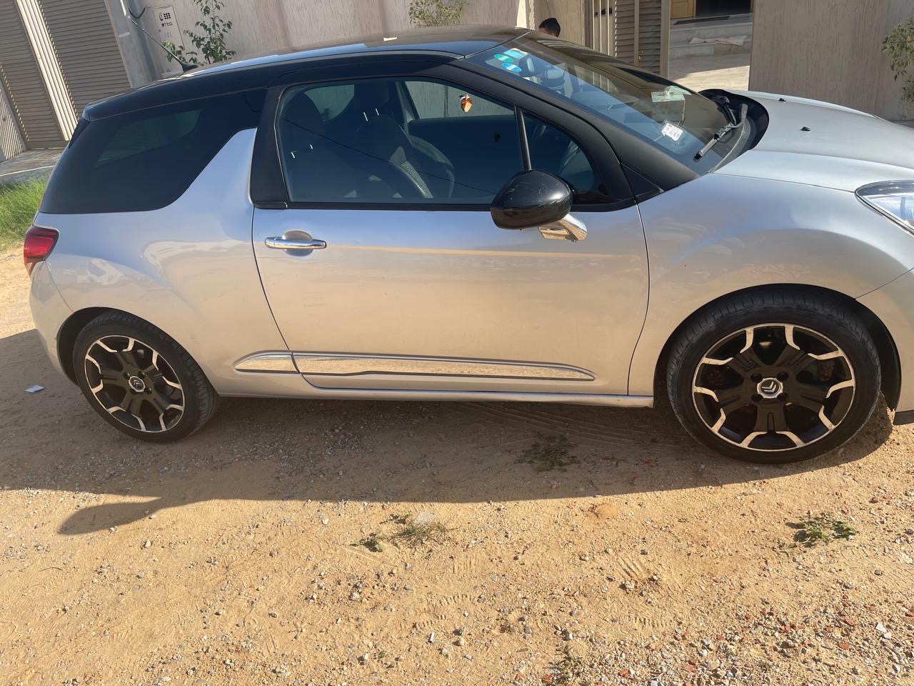 Sakiet Eddaier Cite El Mallek Citroen DS3 Tres jolis voiture d une femme