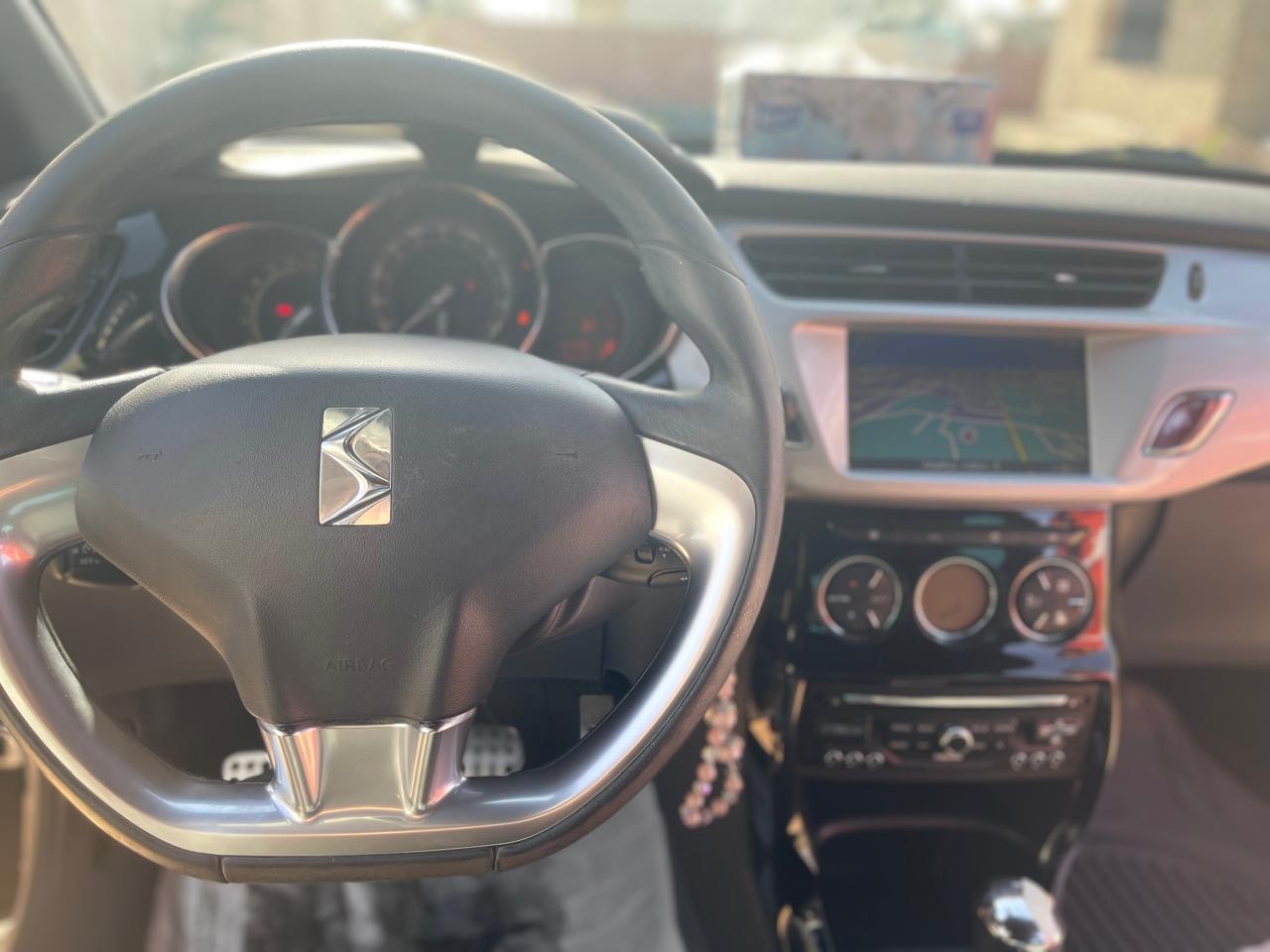 Sakiet Eddaier Cite El Mallek Citroen DS3 Tres jolis voiture d une femme