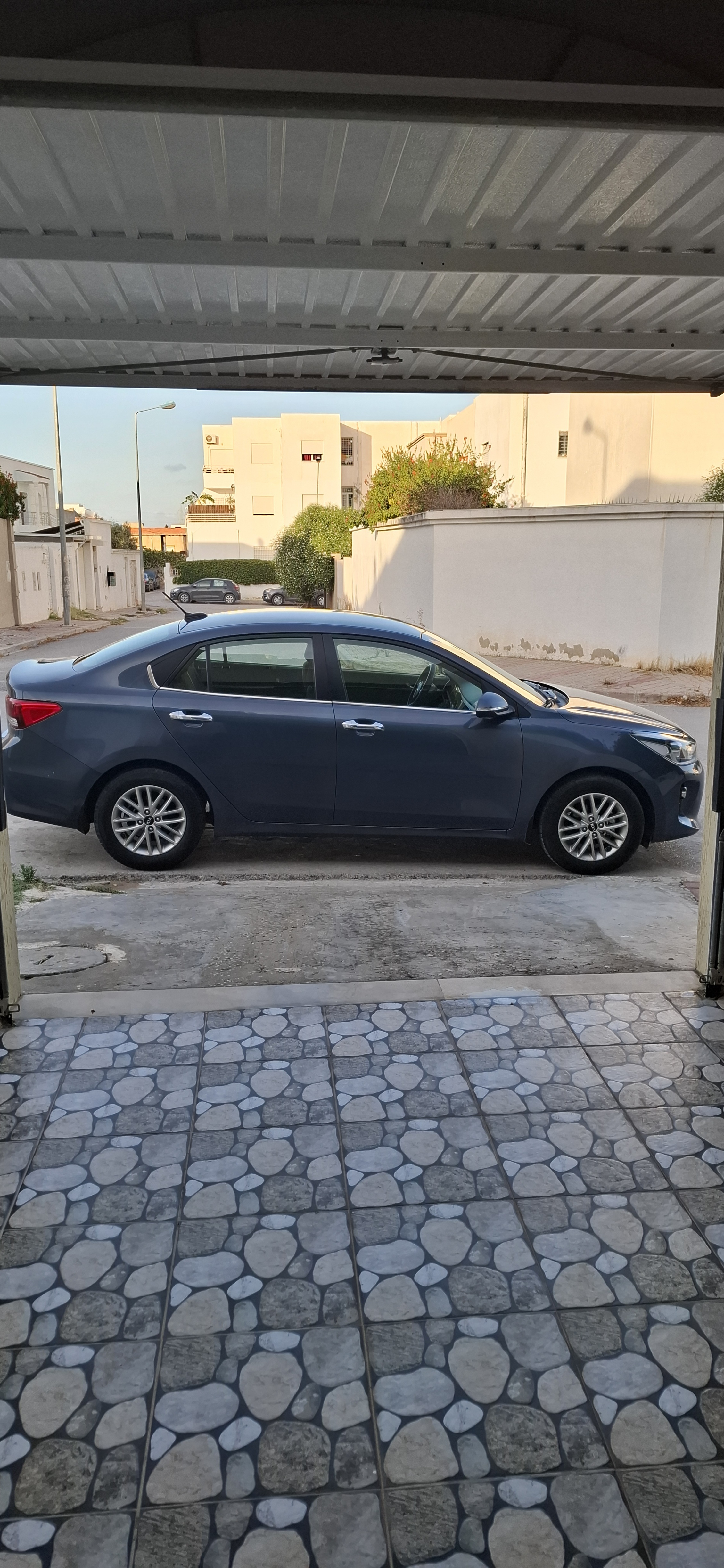 Raoued Cite El Ghazala 1 Kia Rio Kia rio sedan en excellente tat