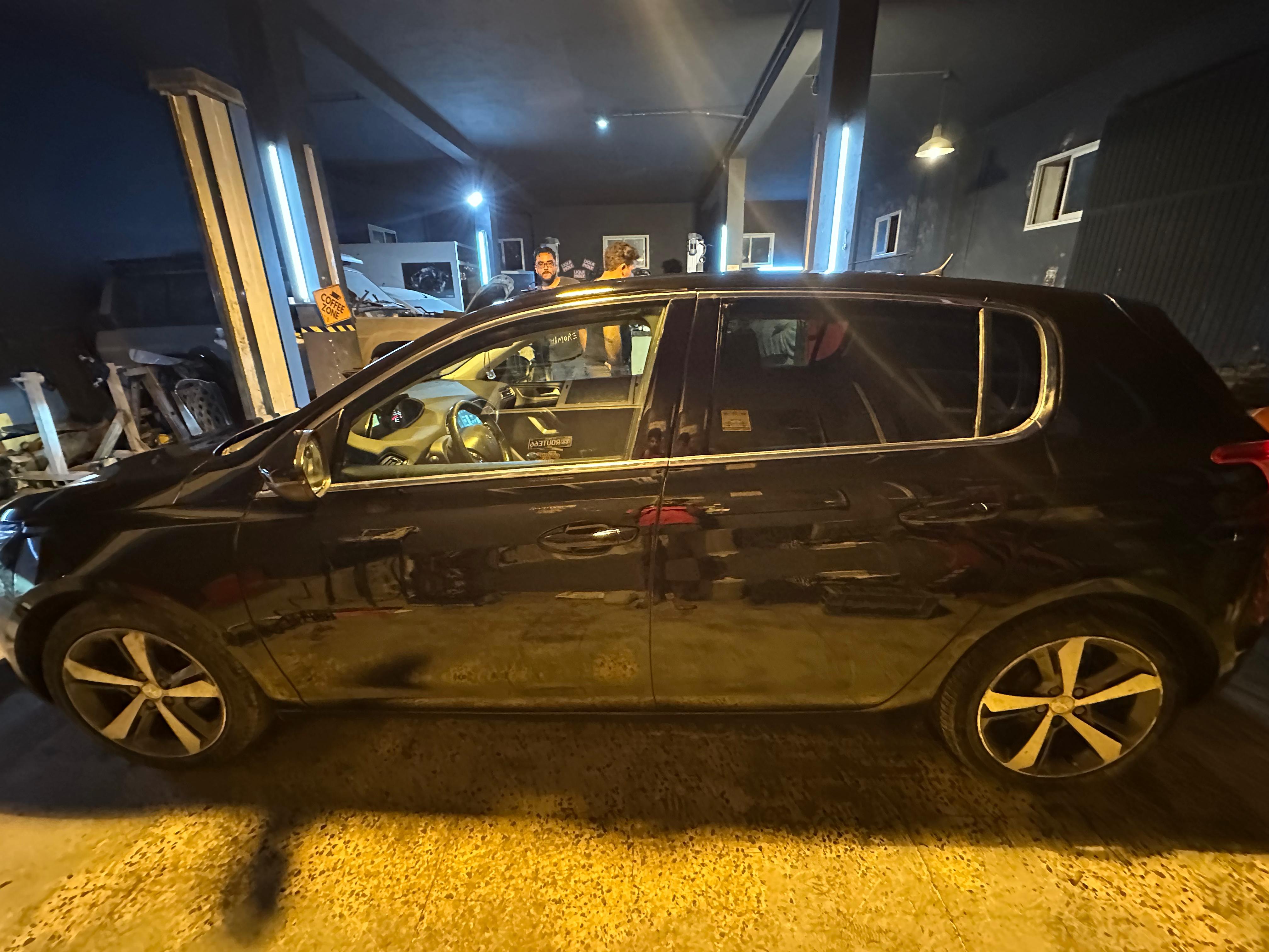 La Soukra Aeroport Tunis Carthage Peugeot 308 Peugeot 308 diesel etat parfait toutes options