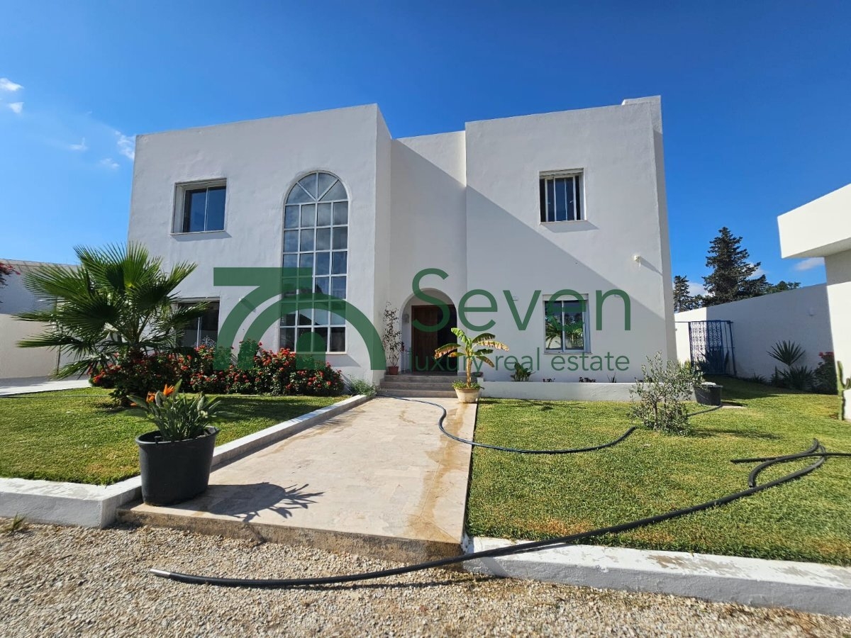 La Soukra La Soukra Location Maisons Villa meuble avec piscine  la soukra ref 21a