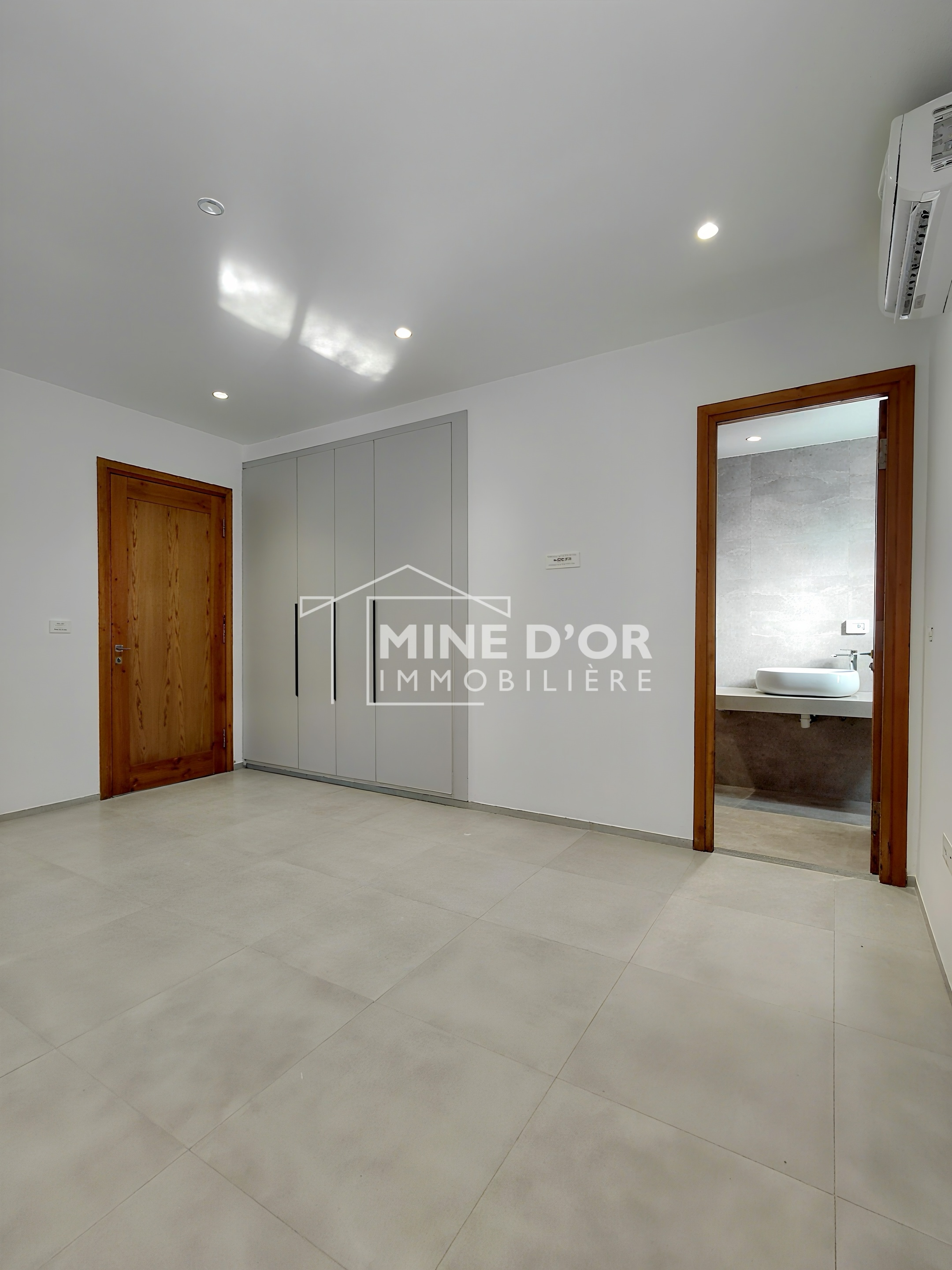 El Menzah El Menzah 9 Location Appart. 4 pices Al apprt s4 jamais habit a menzah 9