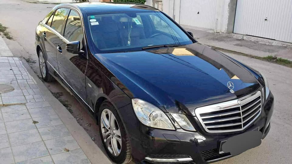 Ariana Ville El Menzah 5 Mercedes E Mercedes benz e200 diesel 2012