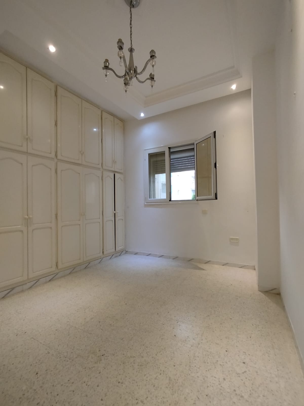 Bou Mhel El Bassatine&nbsp;Cite Essalem&nbsp;Location&nbsp;Appart. 3 pi�ces&nbsp;Appt s2  au premier �tage propre avec gaz de ville