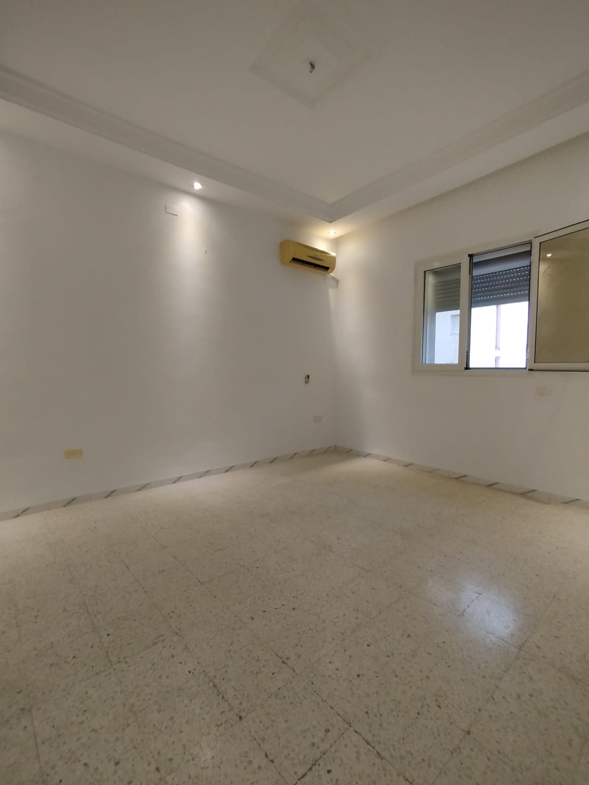 Bou Mhel El Bassatine&nbsp;Cite Essalem&nbsp;Location&nbsp;Appart. 3 pi�ces&nbsp;Appt s2  au premier �tage propre avec gaz de ville