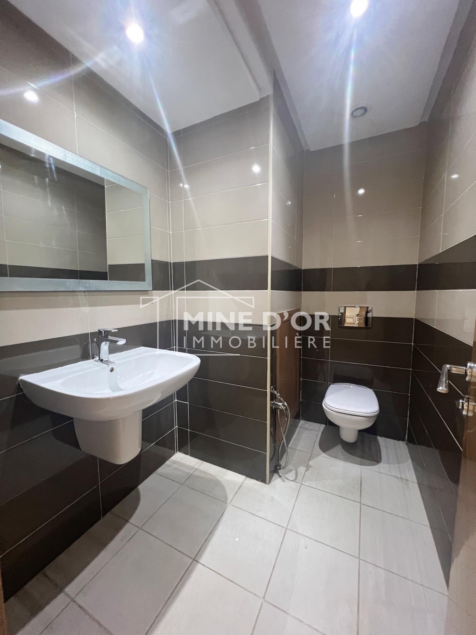 Cite El Khadra&nbsp;Zone urbaine nord&nbsp;Bureaux & Commerces&nbsp;Bureau&nbsp;Al bureau h3 haut standing au centre urbain