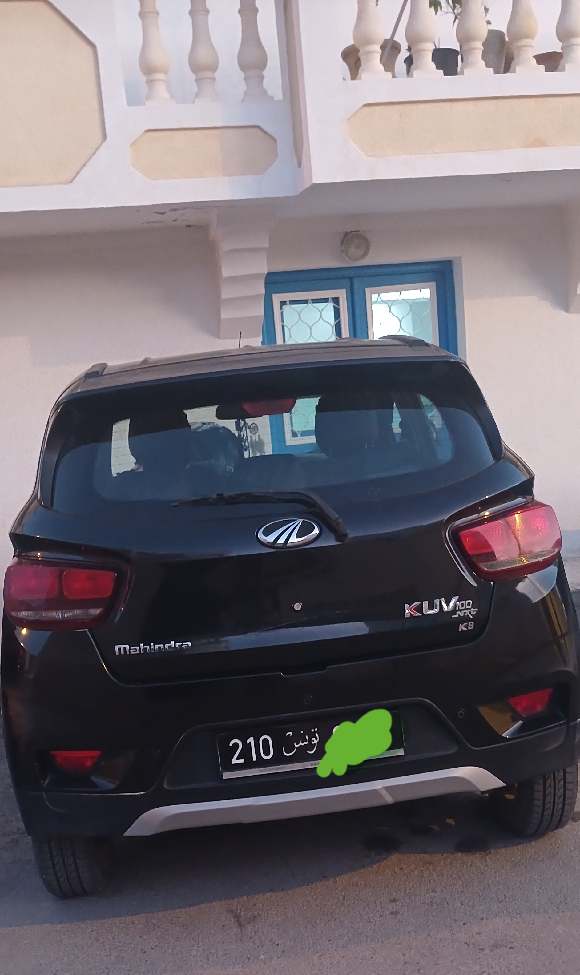 Ariana Ville&nbsp;Nouvelle Ariana&nbsp;Mahindra&nbsp;Autre Mod�le&nbsp;Mahindra kuv 100 k8  essence 1pt2  5 cheveux