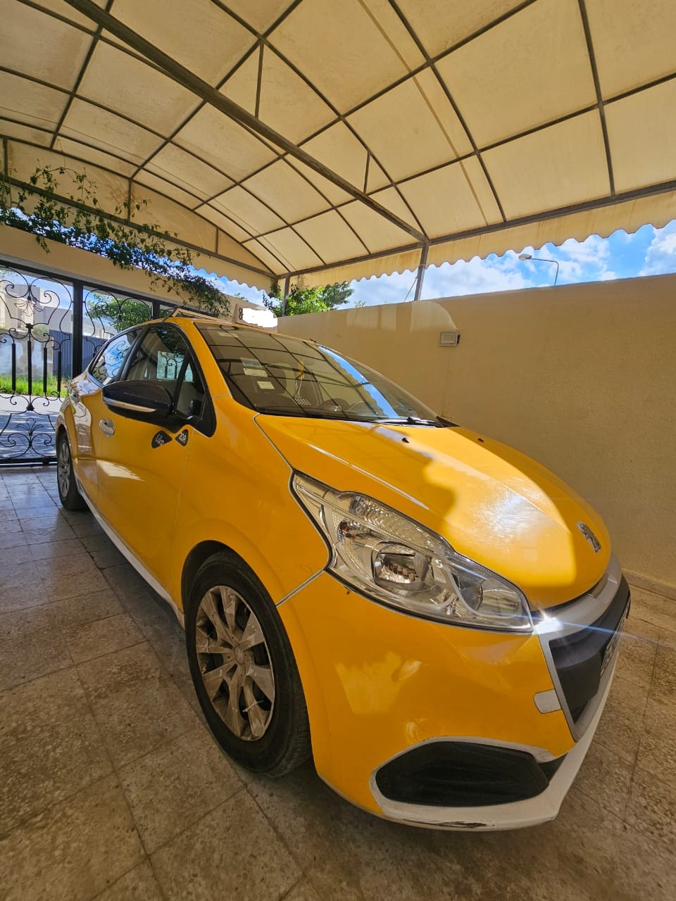 Hammam Chatt&nbsp;Borj Cedria&nbsp;Peugeot&nbsp;208&nbsp;208 peugeot essence tres bon �tat