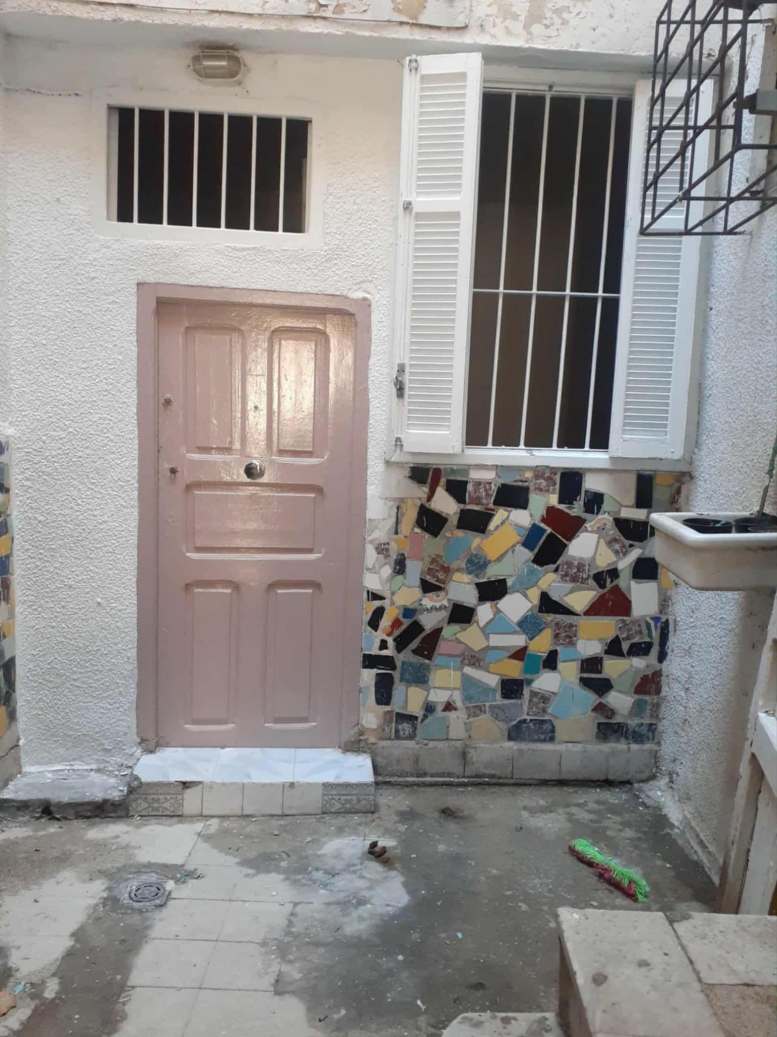 Bab Bhar&nbsp;Bab Bhar&nbsp;Location&nbsp;Appart. 2 pi�ces&nbsp;Au centre ville avenue de carthage tunis