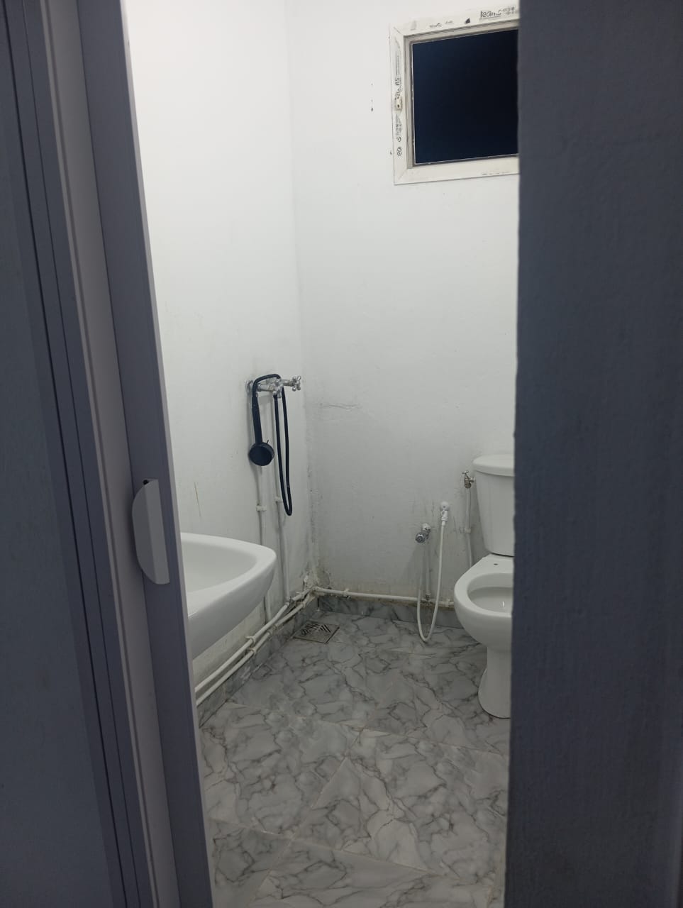 El Menzah&nbsp;El Manar 1&nbsp;Location&nbsp;Appart. 3 pi�ces&nbsp;Jolie etage de villa a manar 1