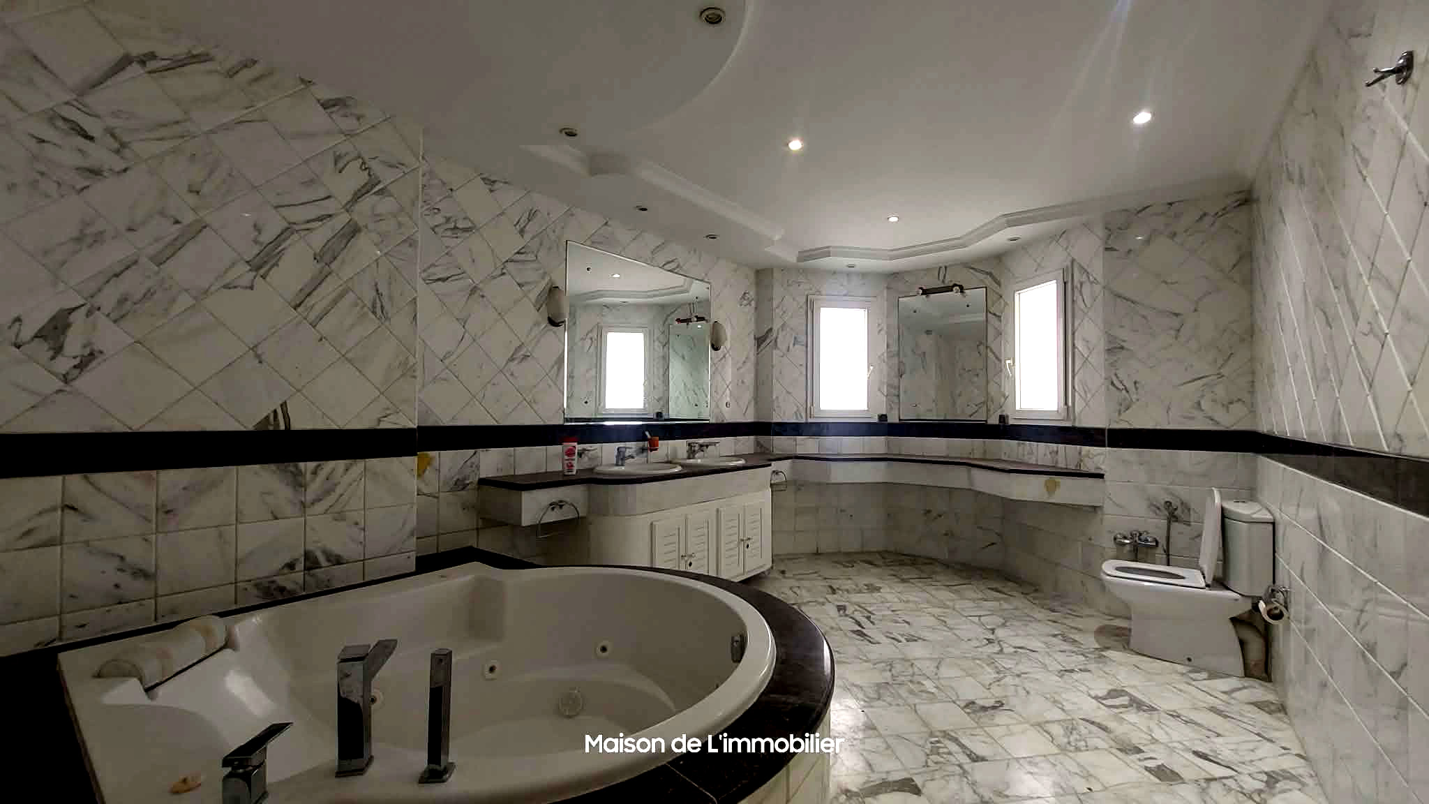 Ariana Ville&nbsp;Cite Ennasr 2&nbsp;Location&nbsp;Maisons&nbsp;Villa s5 � ennasr 2 avec piscine et jardin