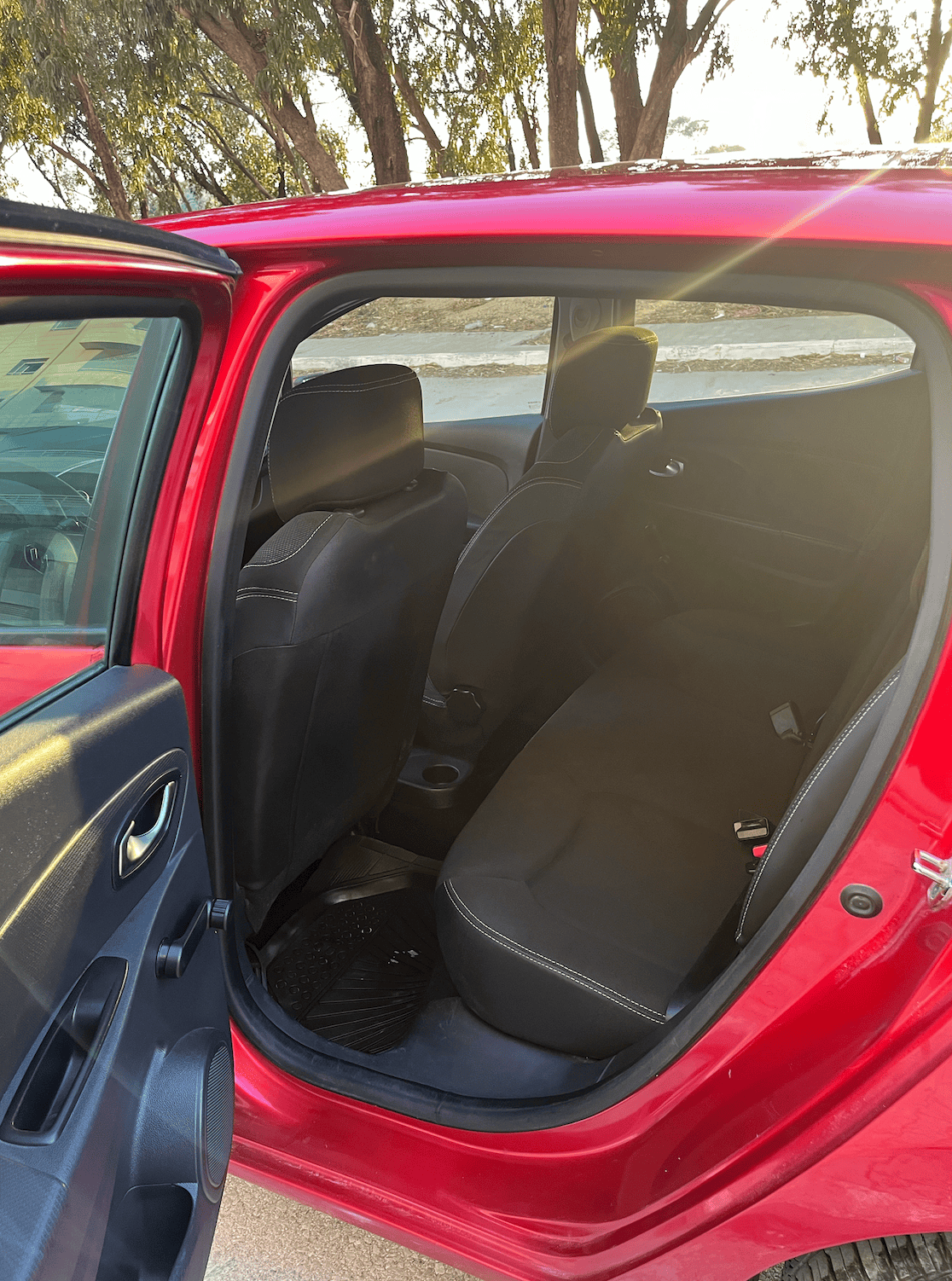 Ain Zaghouan&nbsp;Jardins de Carthage&nbsp;Renault&nbsp;Clio&nbsp;Clio 4 2020 rouge