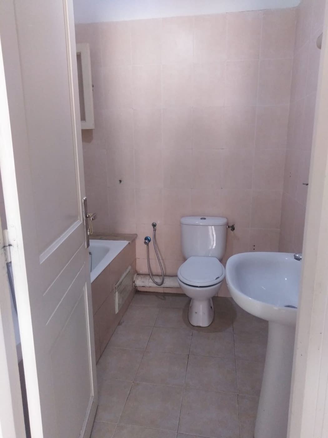 La Marsa&nbsp;El Aouina&nbsp;Location&nbsp;Appart. 3 pi�ces&nbsp;S plus deux aux jardins de l'aouina