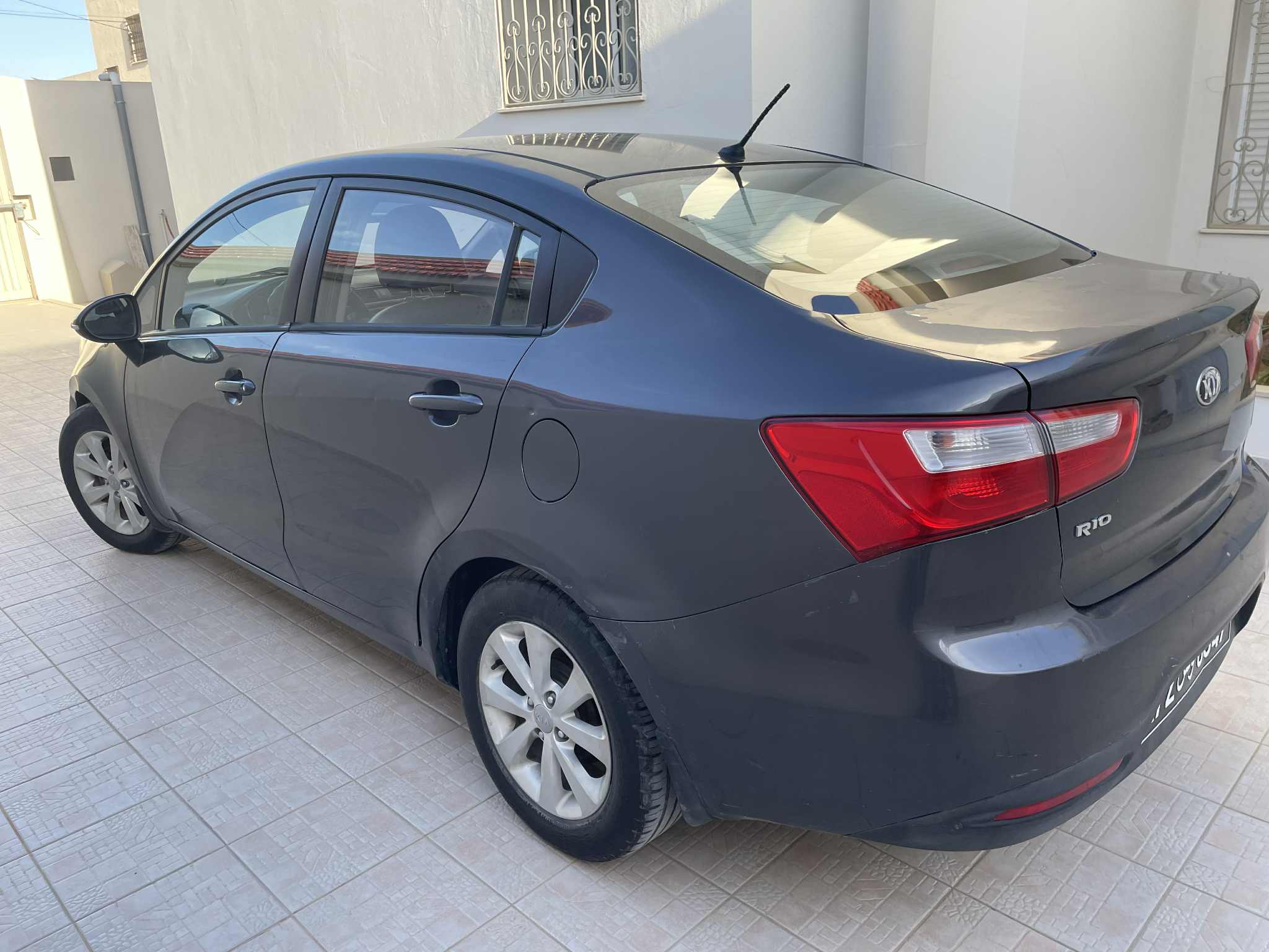 Sfax Ville&nbsp;Sfax&nbsp;Kia&nbsp;Rio&nbsp;Kia rio berline 2014  tr�s bon �tat  1�re main