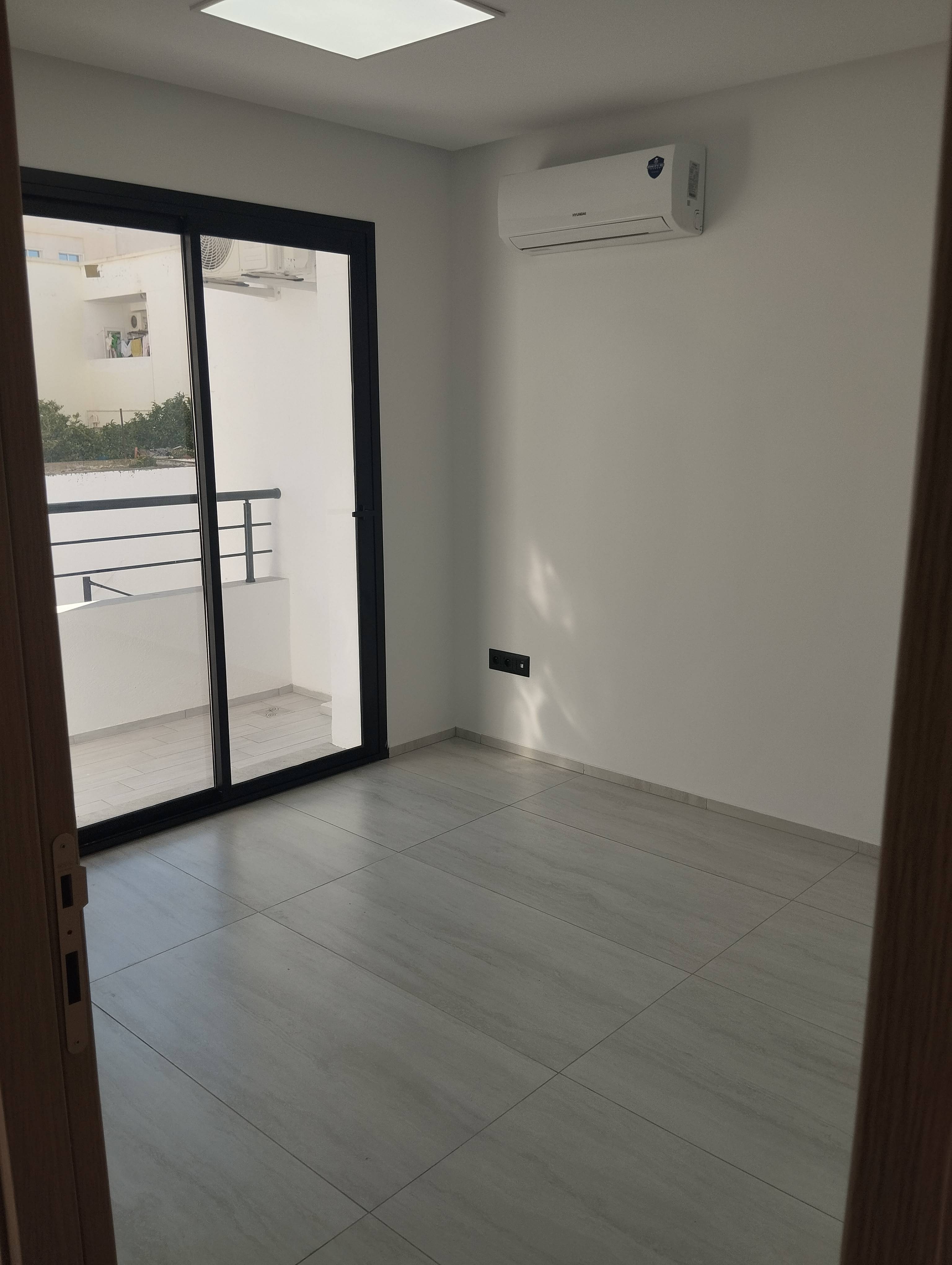 Rades&nbsp;Rades&nbsp;Location&nbsp;Appart. 3 pi�ces&nbsp;Bureau au centre ville rades