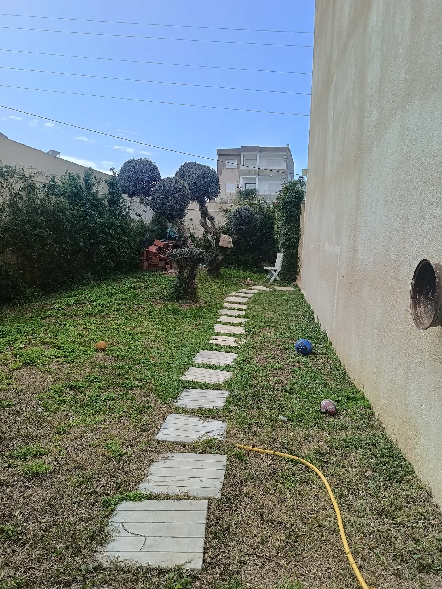 Mnihla&nbsp;Jardins d'el Menzah&nbsp;Vente&nbsp;Appart. 3 pi�ces&nbsp;Villa avec jardin