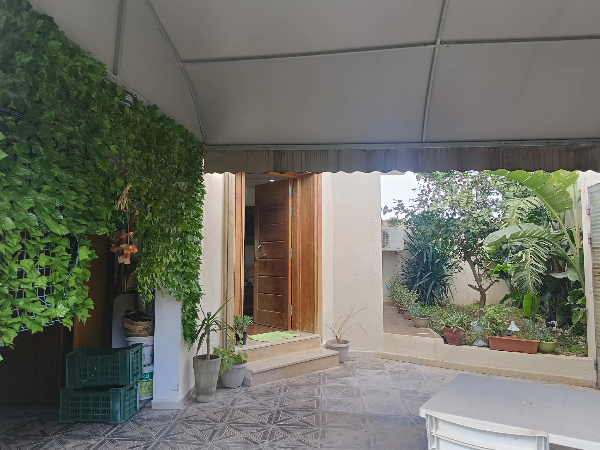 Mnihla&nbsp;Jardins d'el Menzah&nbsp;Vente&nbsp;Appart. 3 pi�ces&nbsp;Villa avec jardin