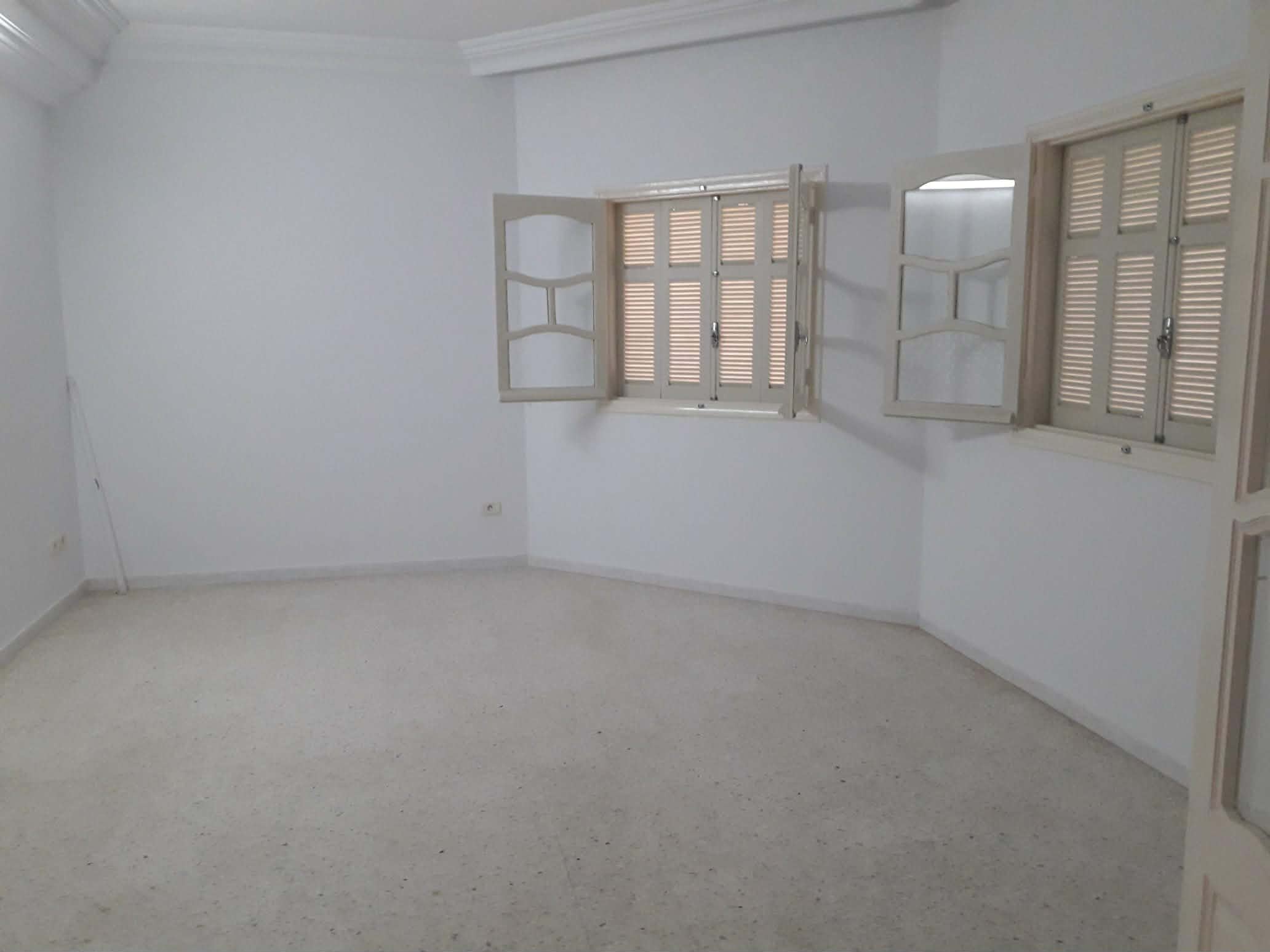 Sfax Ville&nbsp;Sfax&nbsp;Location&nbsp;Appart. 5 pi�ces+&nbsp;Etage villa au rdc