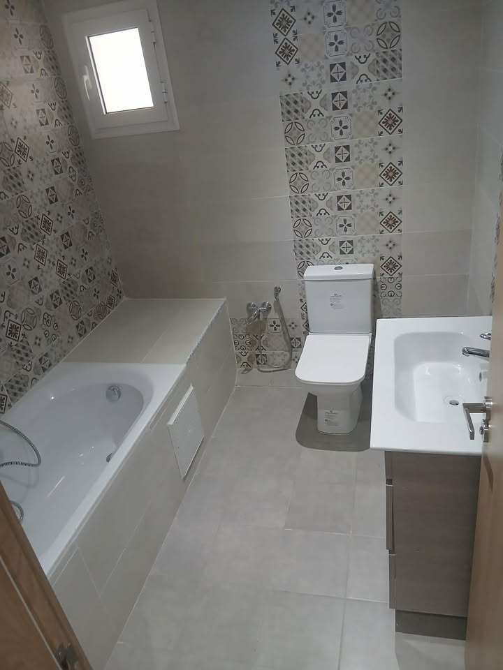 El Mourouj&nbsp;El Mourouj&nbsp;Location&nbsp;Appart. 4 pi�ces&nbsp;App hakim mourouj 6