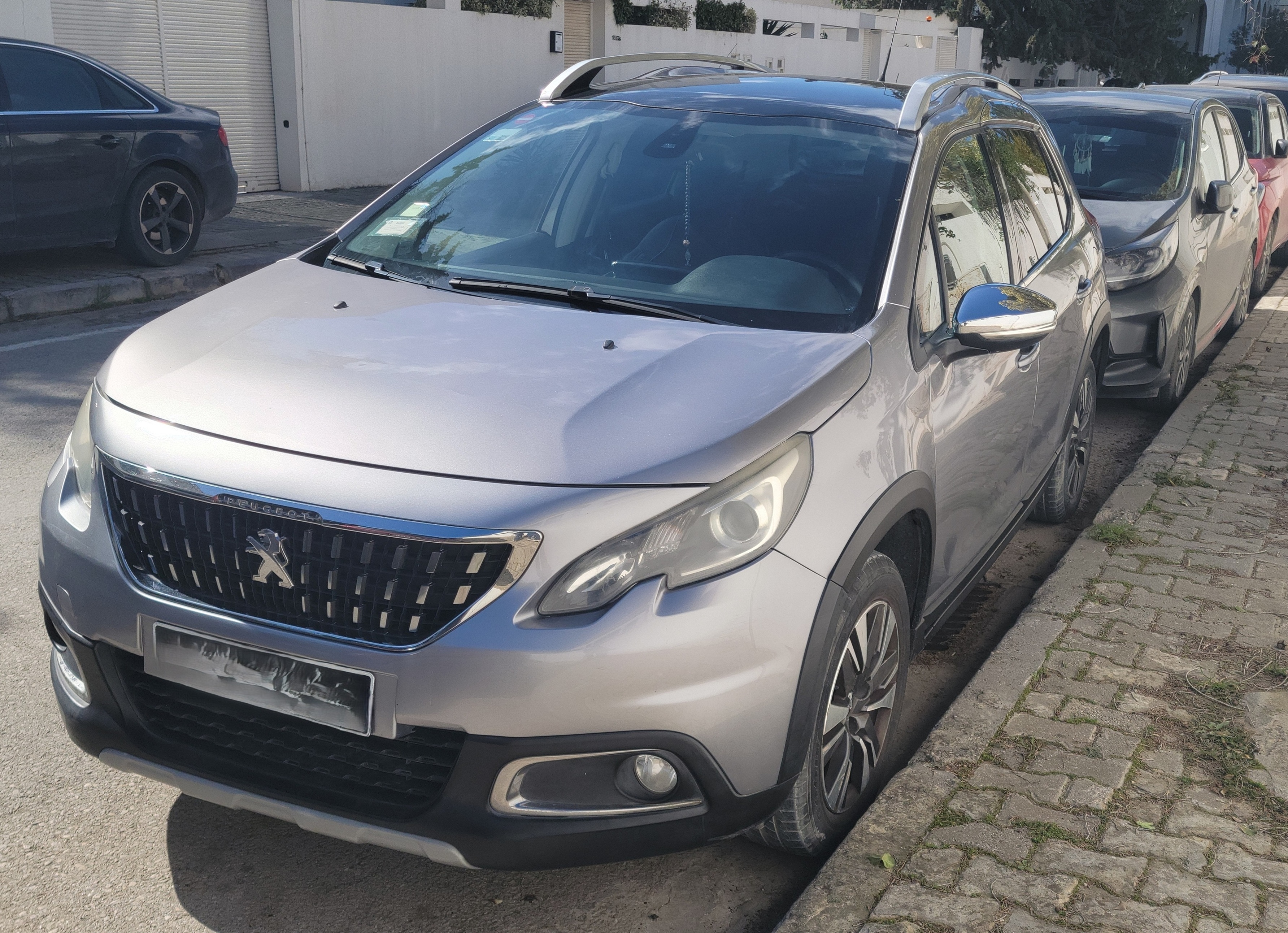 Ain Zaghouan&nbsp;Ain Zaghouan&nbsp;Peugeot&nbsp;Autre Mod�le&nbsp;Femme vend peugeot 2008 5cv toit cielo panoramique