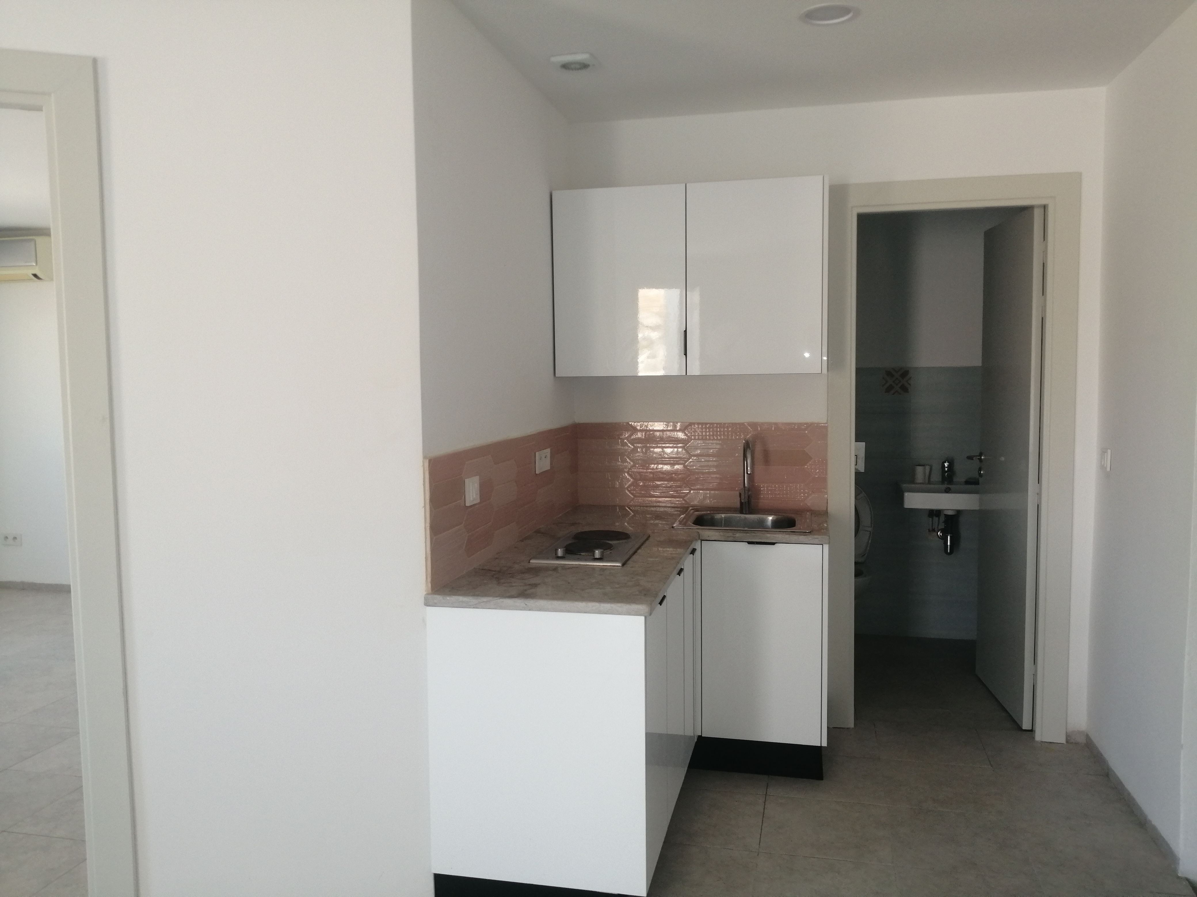 Mnihla&nbsp;Jardins d'el Menzah&nbsp;Location&nbsp;Appart. 2 pi�ces&nbsp;Studio ind�pendant aux jardins d el menzah 2