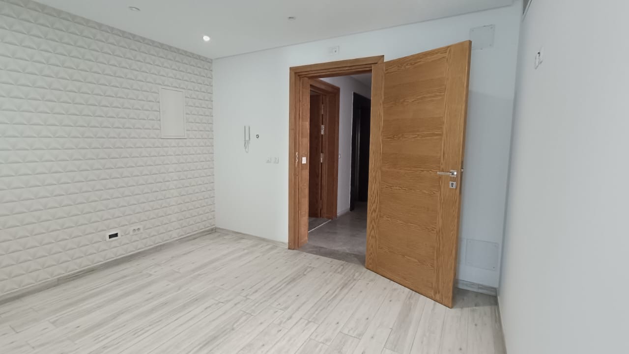 El Menzah&nbsp;Tunis Belvedere&nbsp;Bureaux & Commerces&nbsp;Bureau&nbsp;Bureau  ht standing grand accueil et 03 pieces