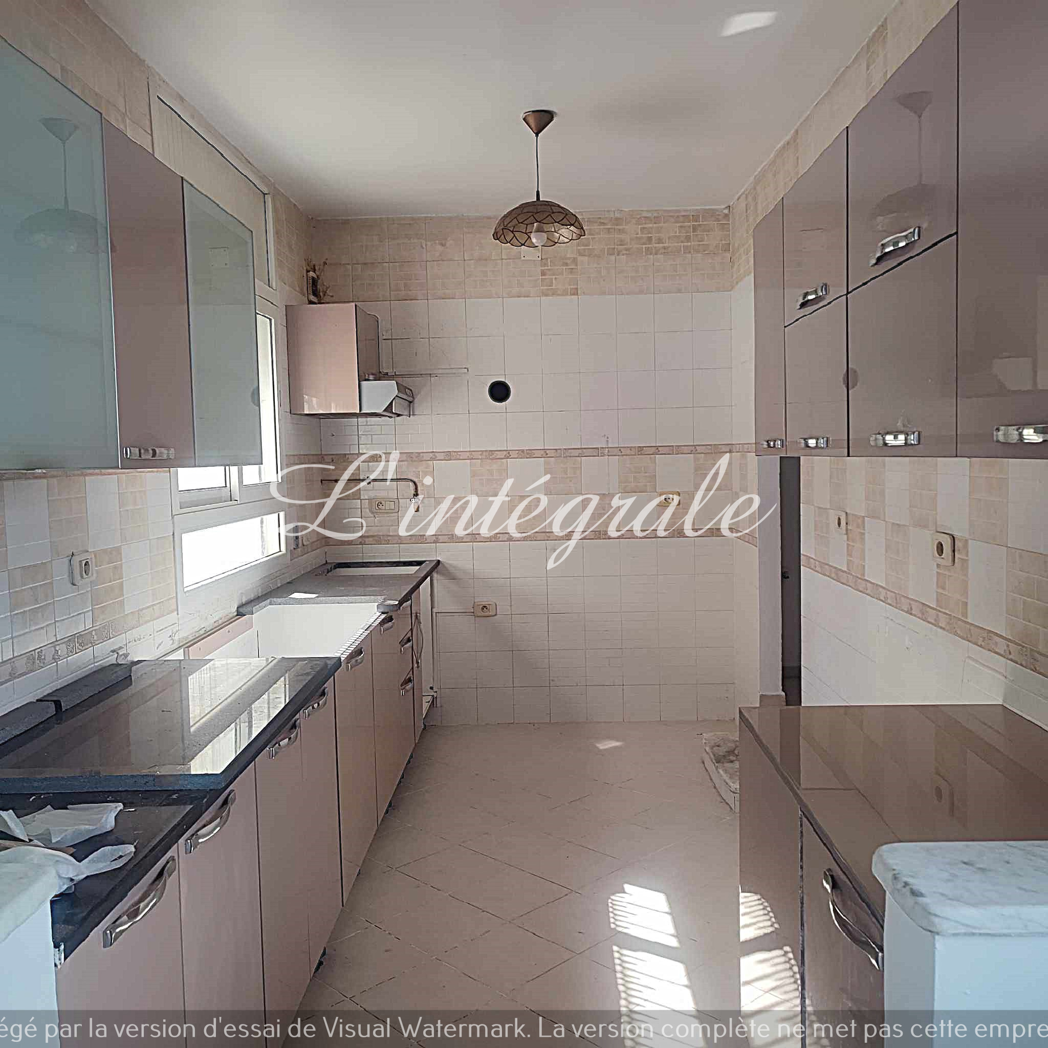 Ariana Ville&nbsp;Cite Ennasr 2&nbsp;Bureaux & Commerces&nbsp;Bureau&nbsp;Bureau spacieux avenue hedi nouira