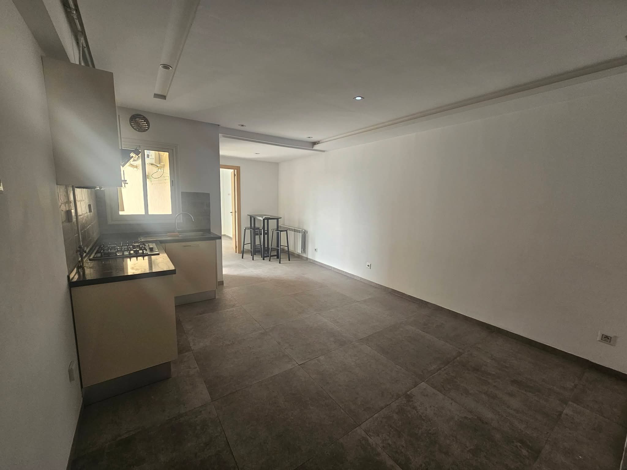 Ariana Ville&nbsp;Cite Ennasr 2&nbsp;Vente&nbsp;Appart. 2 pi�ces&nbsp;Pour investissement un  s1 de 225 md a ennasr 2