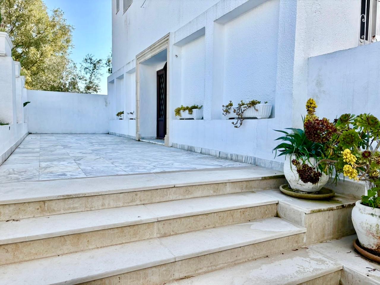 El Menzah&nbsp;Mutuelle Ville&nbsp;Bureaux & Commerces&nbsp;Bureau&nbsp;Villa � usage de bureaux � mutuelle ville