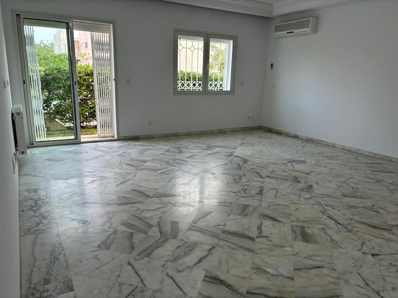 La Marsa&nbsp;Berge Du Lac&nbsp;Location&nbsp;Maisons&nbsp;Triplex spacieux lzc2