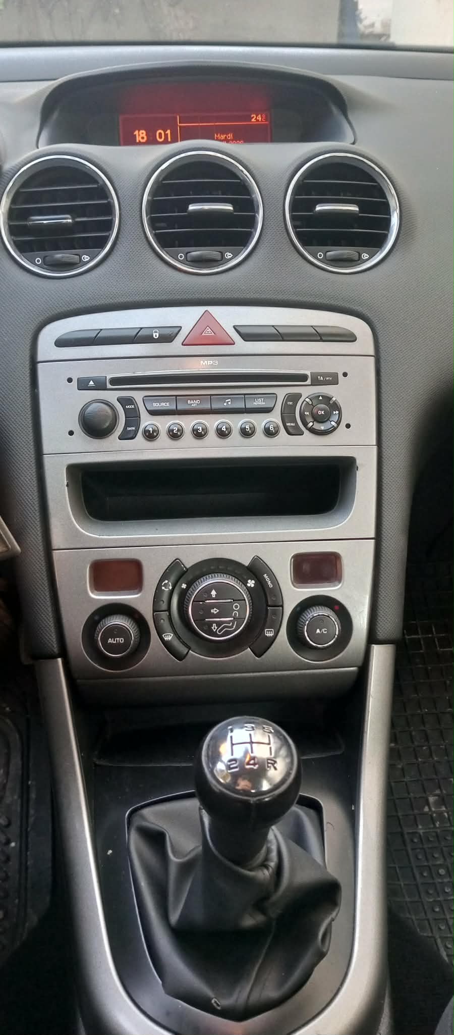 Le Bardo&nbsp;Le Bardo&nbsp;Peugeot&nbsp;308&nbsp;Voiture de femme