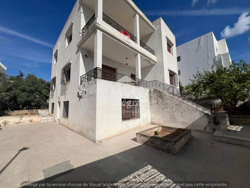 Ariana Ville&nbsp;El Menzah 8&nbsp;Vente&nbsp;Maisons&nbsp;Grande villa � saisir