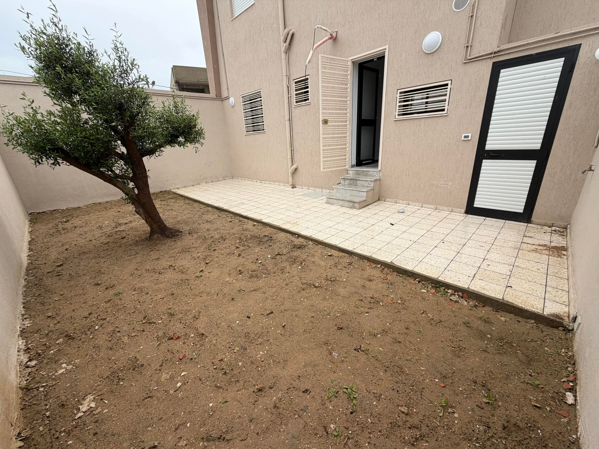 Raoued&nbsp;Cite Ennkhilet&nbsp;Location&nbsp;Appart. 3 pi�ces&nbsp;S2 rdc  1150 d ennkhilete ariana