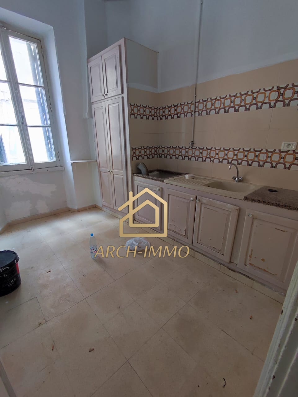 Bab Bhar&nbsp;Habib Thameur&nbsp;Location&nbsp;Appart. 4 pi�ces&nbsp;S3 au centre ville