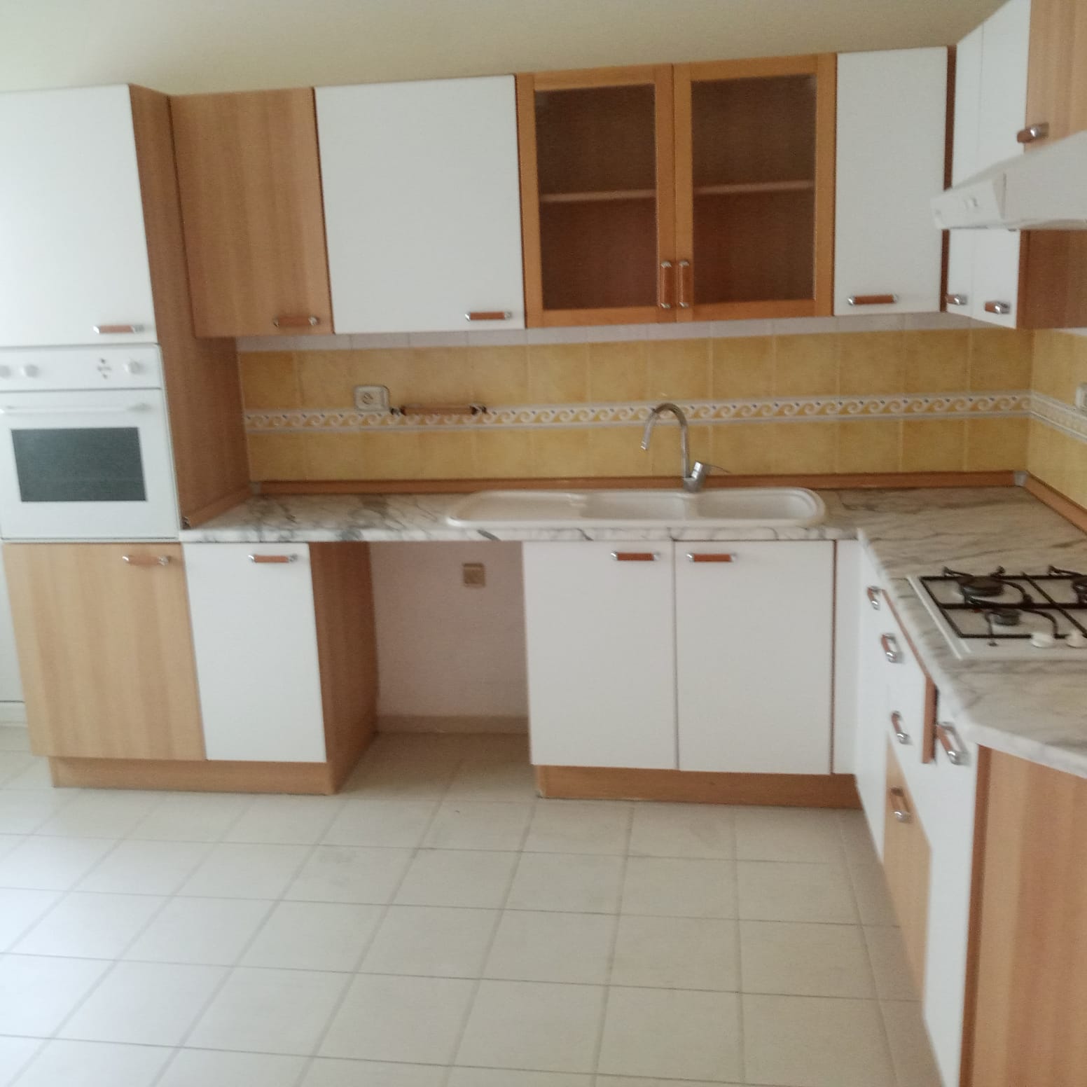 Ariana Ville&nbsp;Cite Ennasr 2&nbsp;Location&nbsp;Appart. 3 pi�ces&nbsp;Appartement avenue h�di nouira