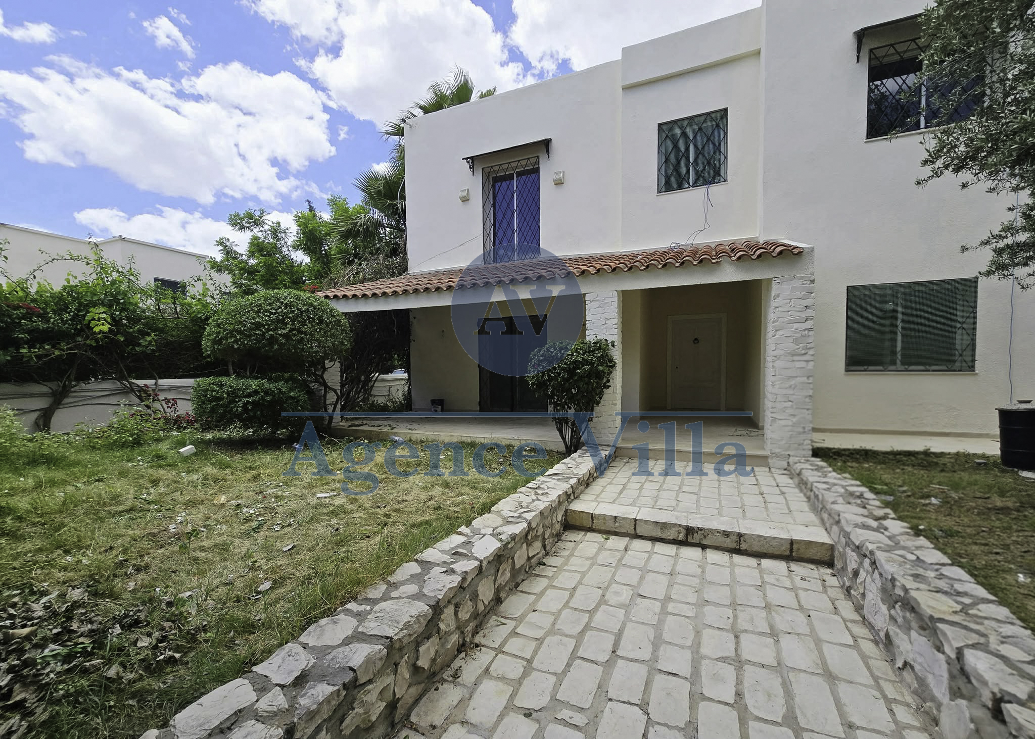 La Soukra&nbsp;La Soukra&nbsp;Location&nbsp;Appart. 4 pi�ces&nbsp;Villa s3 avec jardin a la soukra