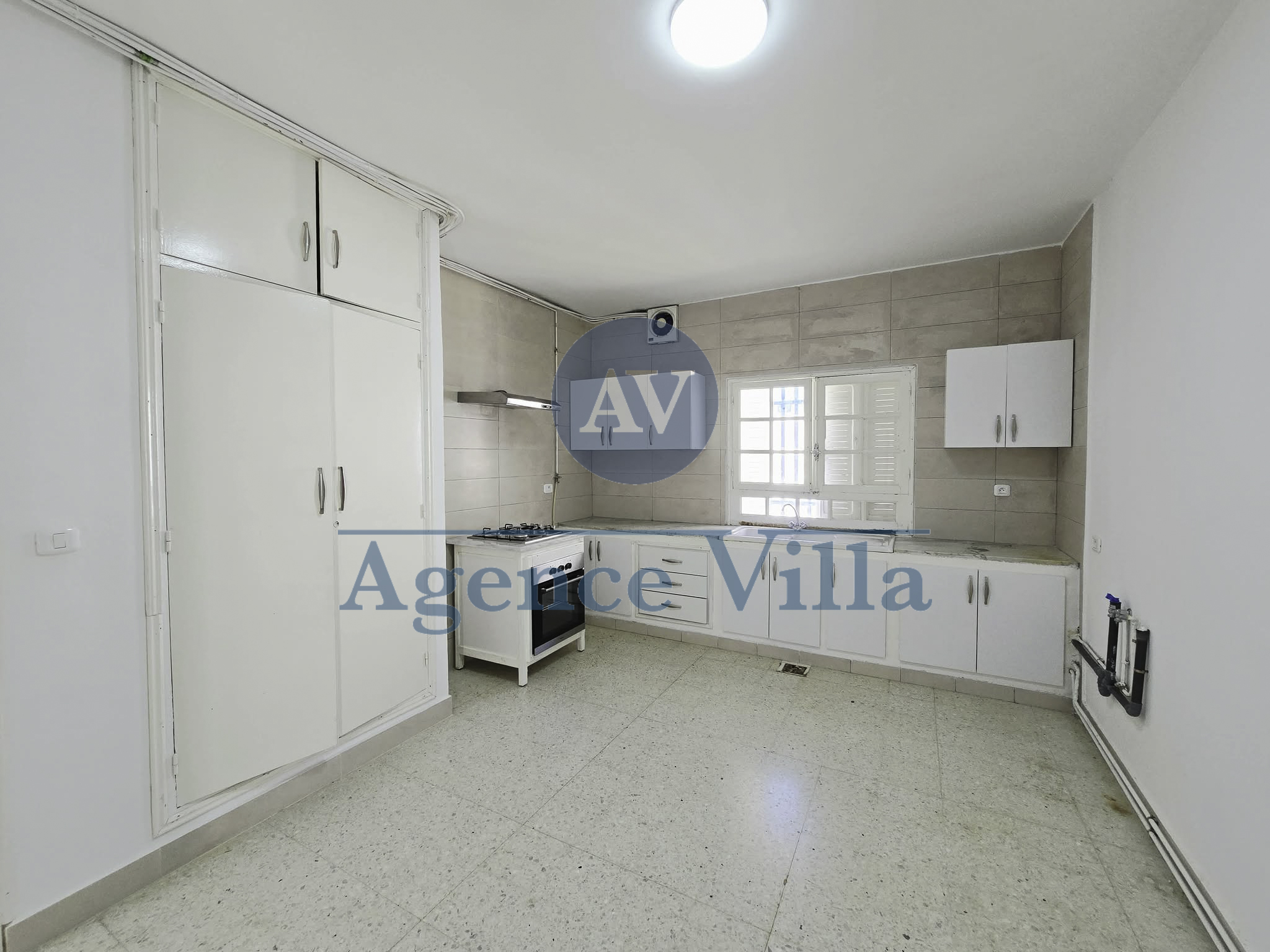 La Marsa&nbsp;Marsa Ennassim&nbsp;Location&nbsp;Appart. 3 pi�ces&nbsp;Etage de villa s2 � la marsa