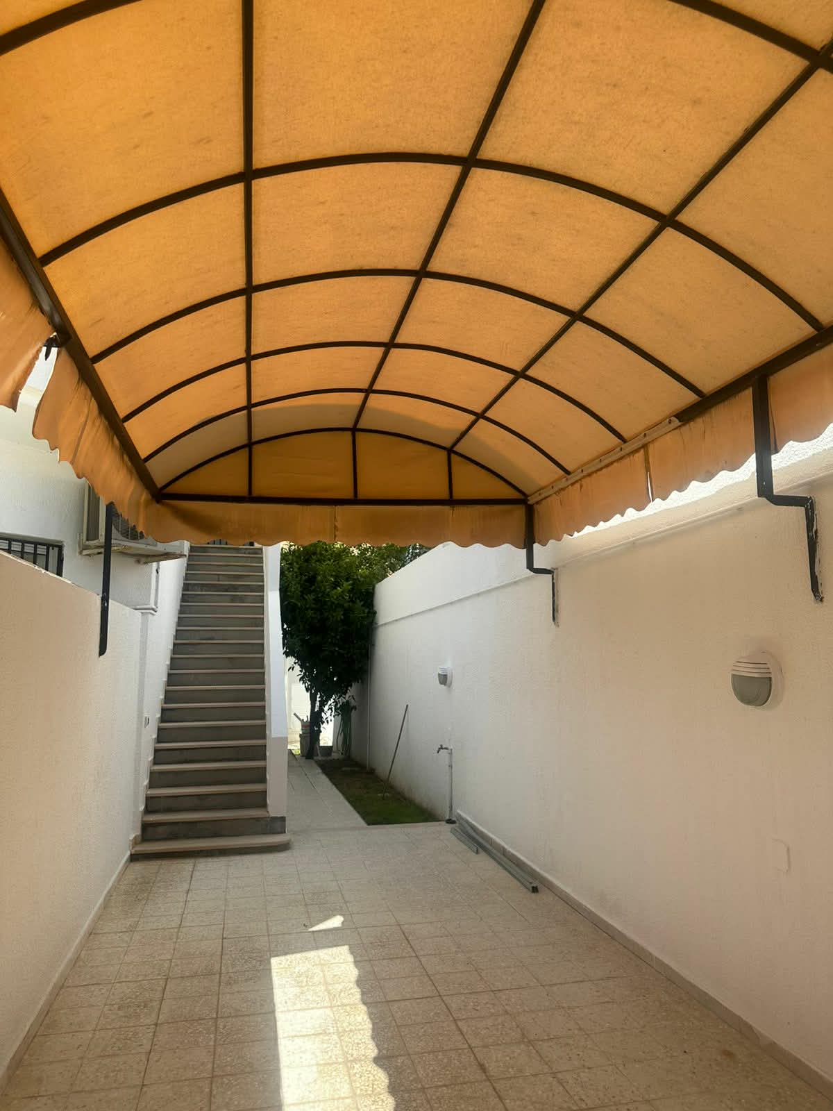 Ariana Ville&nbsp;Riadh Landlous&nbsp;Location&nbsp;Maisons&nbsp;Riadh el andalous joli �tage villa s3 haut stg