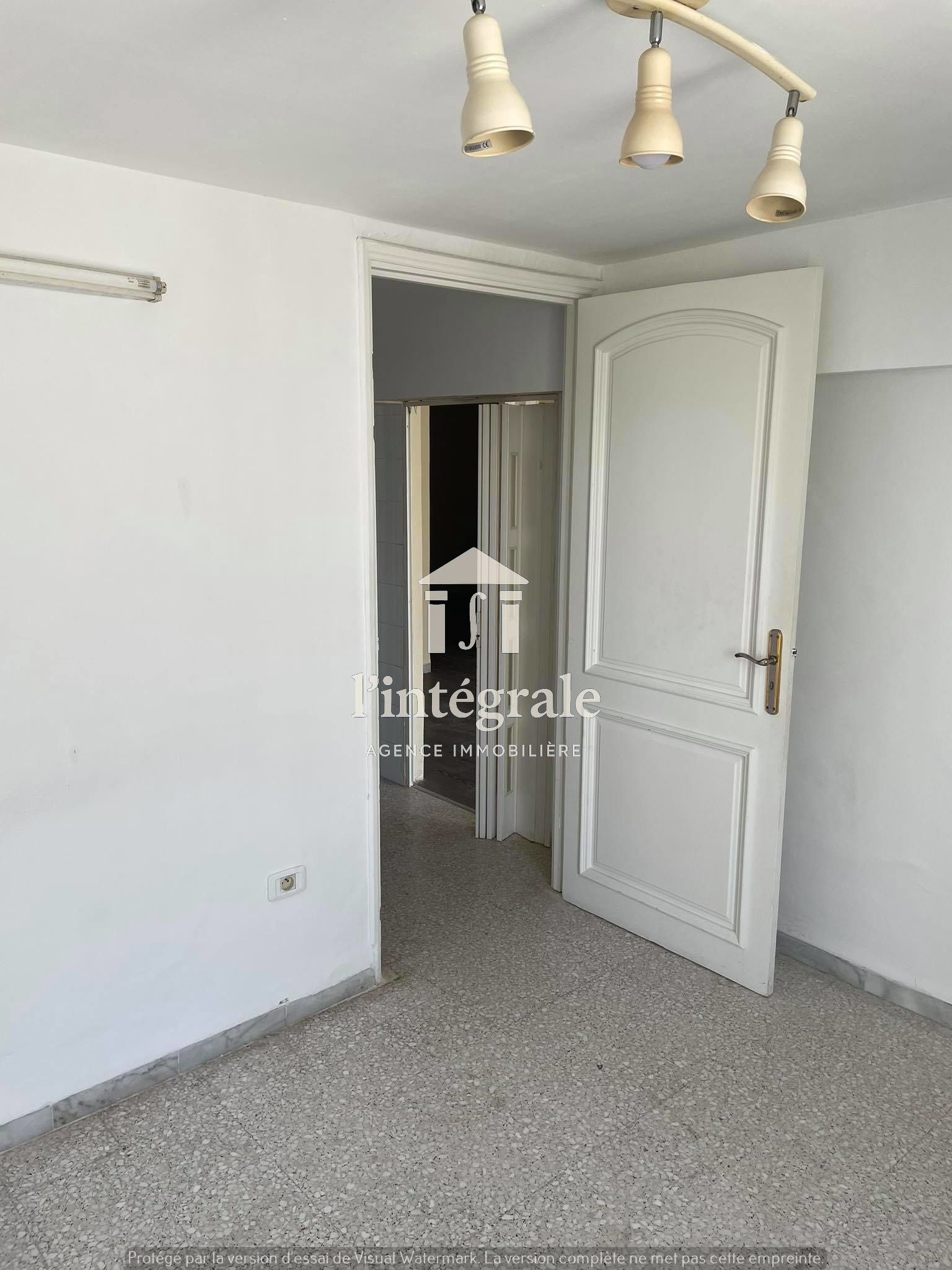 Ariana Ville&nbsp;Cite Ennasr 2&nbsp;Location&nbsp;Maisons&nbsp;Local pour bureau ou commerce