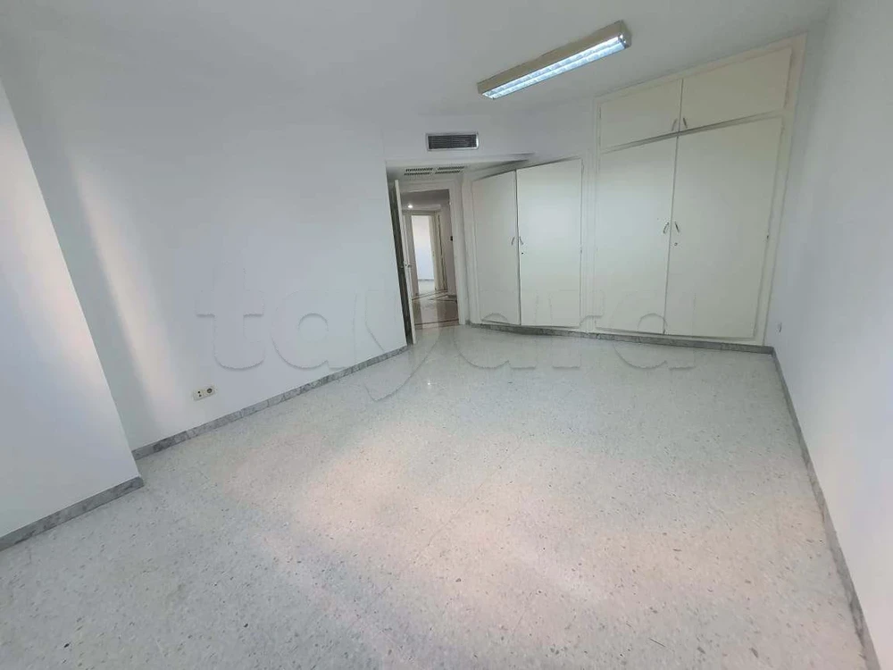 Bab Bhar&nbsp;Montplaisir&nbsp;Location&nbsp;Appart. 4 pi�ces&nbsp;Beau bureau montplaisir