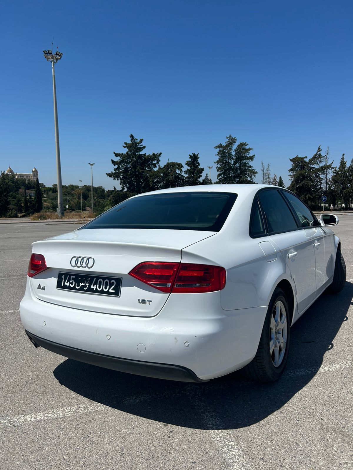 Ezzahra&nbsp;Ezzahra&nbsp;Audi&nbsp;A4&nbsp;Audi a4 de couleur blanche �tat neuf