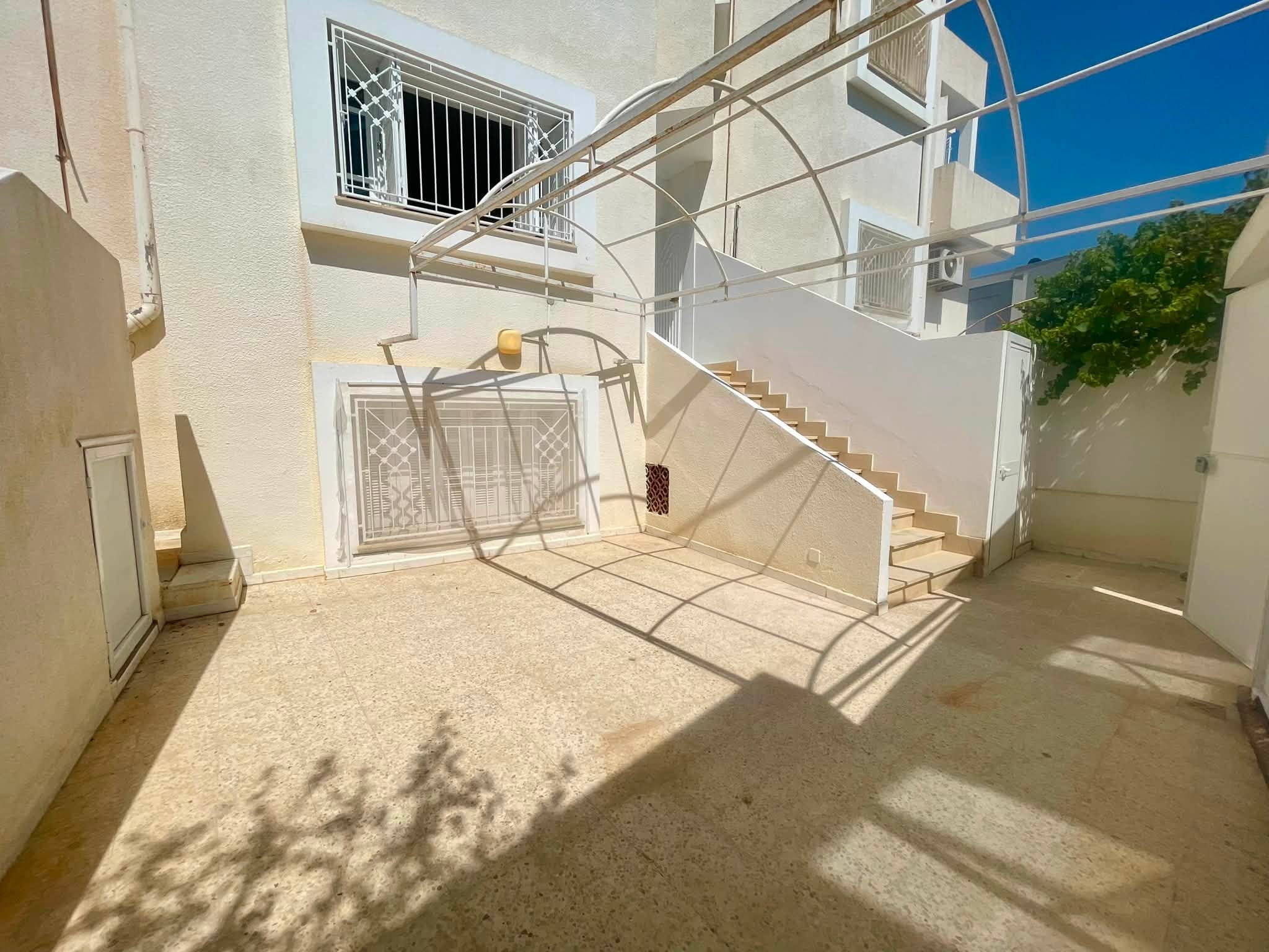 Ariana Ville&nbsp;Cite Ennasr 2&nbsp;Location&nbsp;Appart. 4 pi�ces&nbsp;Villa s3 a ennaser 2 loyer 1800 dt
