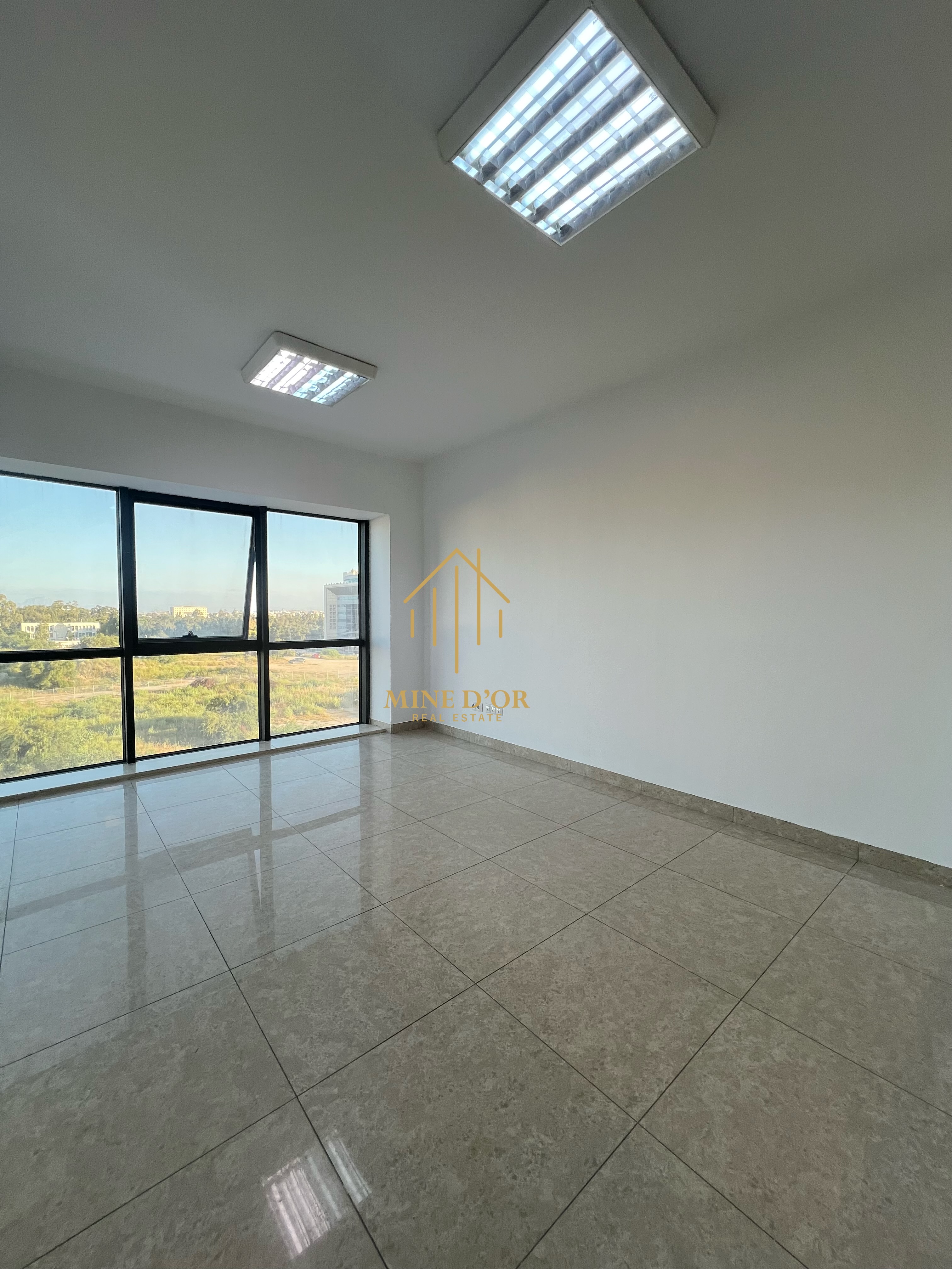 Cite El Khadra&nbsp;Zone urbaine nord&nbsp;Bureaux & Commerces&nbsp;Bureau&nbsp;Bureau h3 avec vue d�gag� au centre urbain