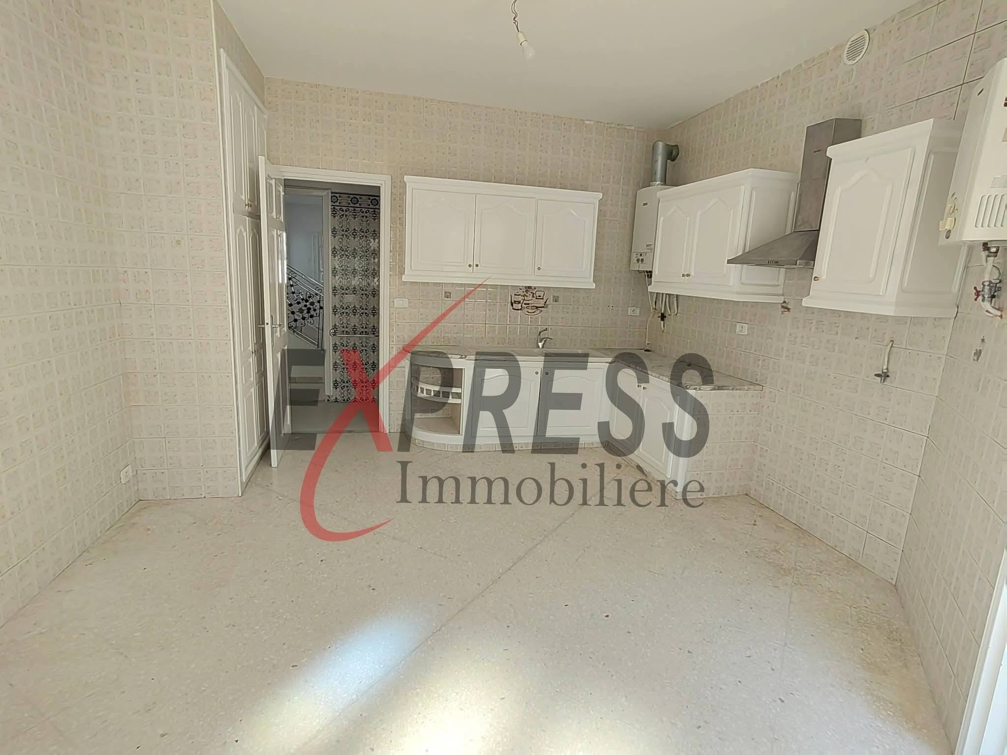 Ariana Ville&nbsp;Cite Ennasr 2&nbsp;Location&nbsp;Duplex&nbsp;Villa jumel�e s3 avec jardin et garage
