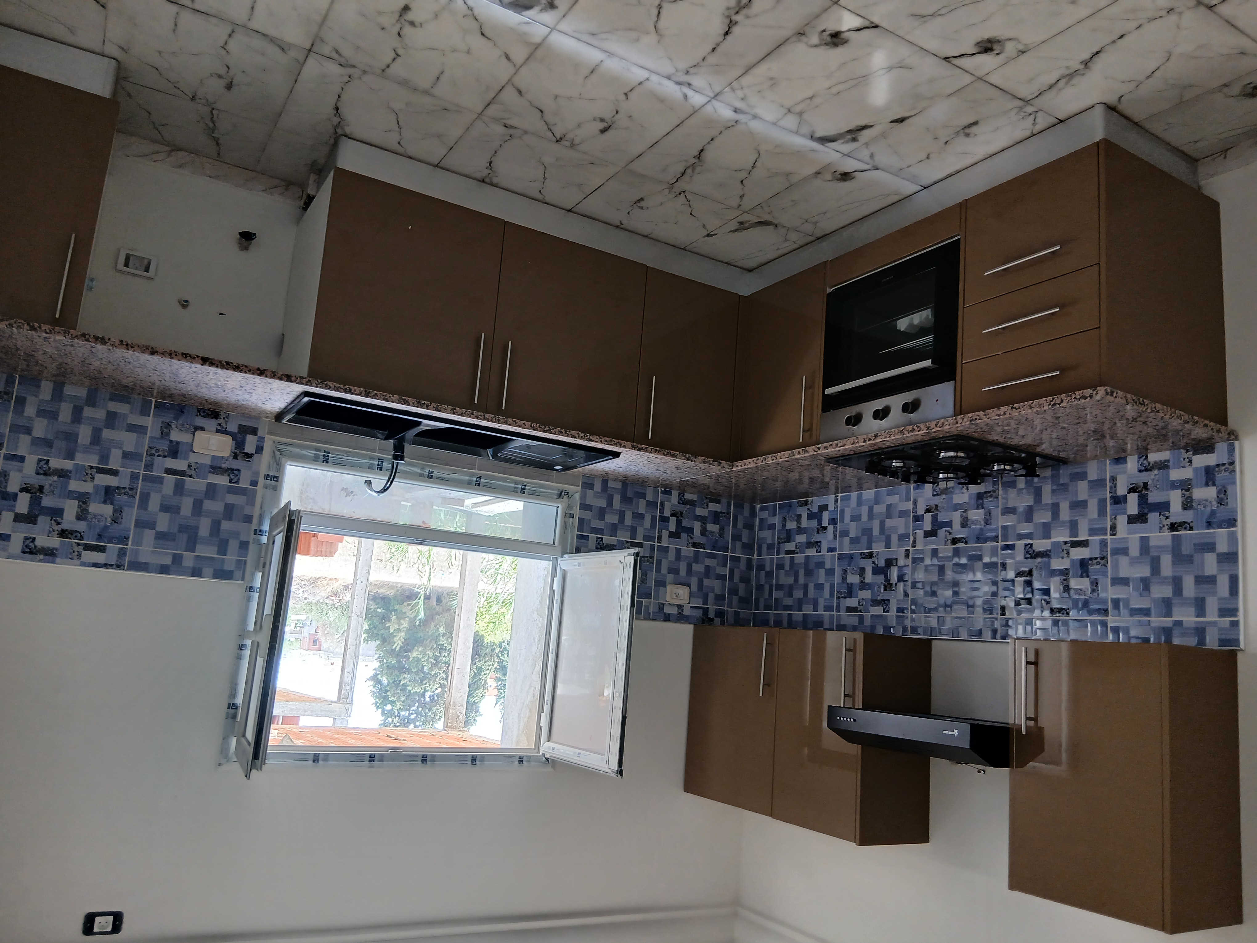Akouda&nbsp;Chatt Meriem&nbsp;Vente&nbsp;Appart. 4 pi�ces&nbsp;Immeuble neuf r2 surfaces500m2 composer 3 appart
